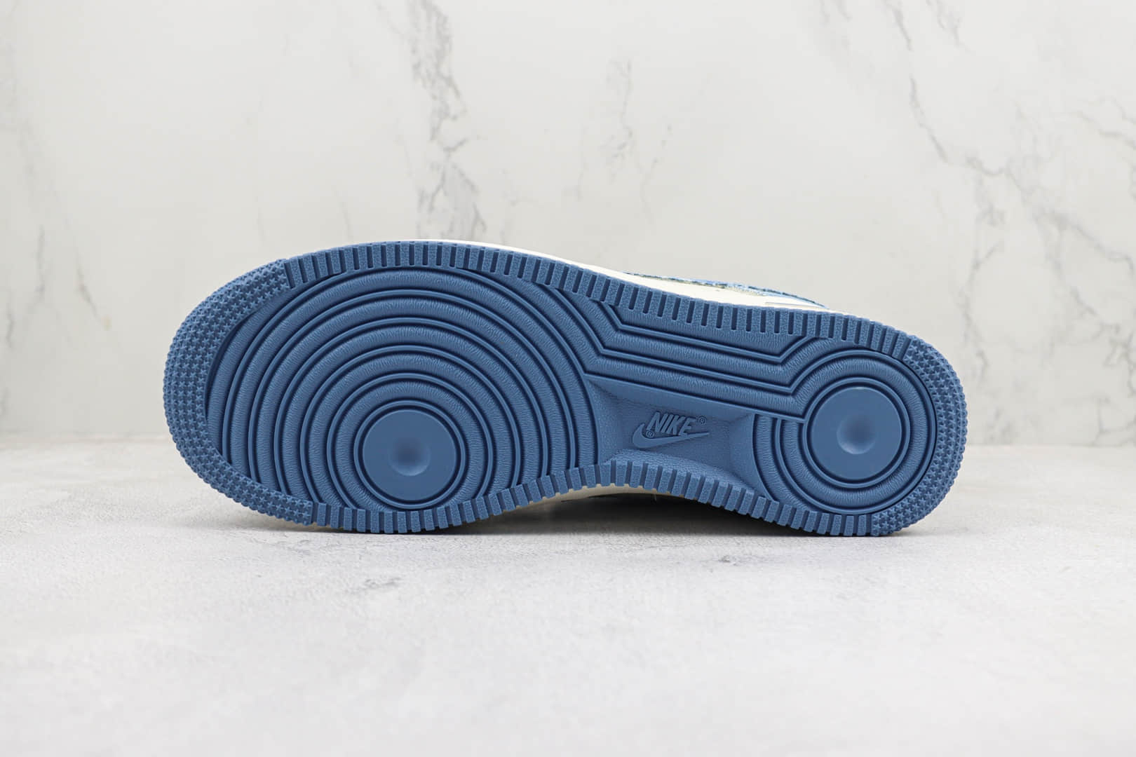 耐克Levi's × Nike Air Force 1 Low纯原版本李维斯联名空军一号牛仔拼接板鞋 莆田天花板AF1系列 货号：VT5698-568