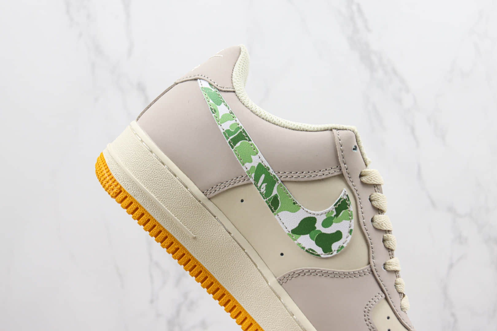 耐克Nike Air Force 1 '07 Low纯原版本低帮空军一号米灰迷彩勾 莆田天花板AF1系列 货号：BS9055-301