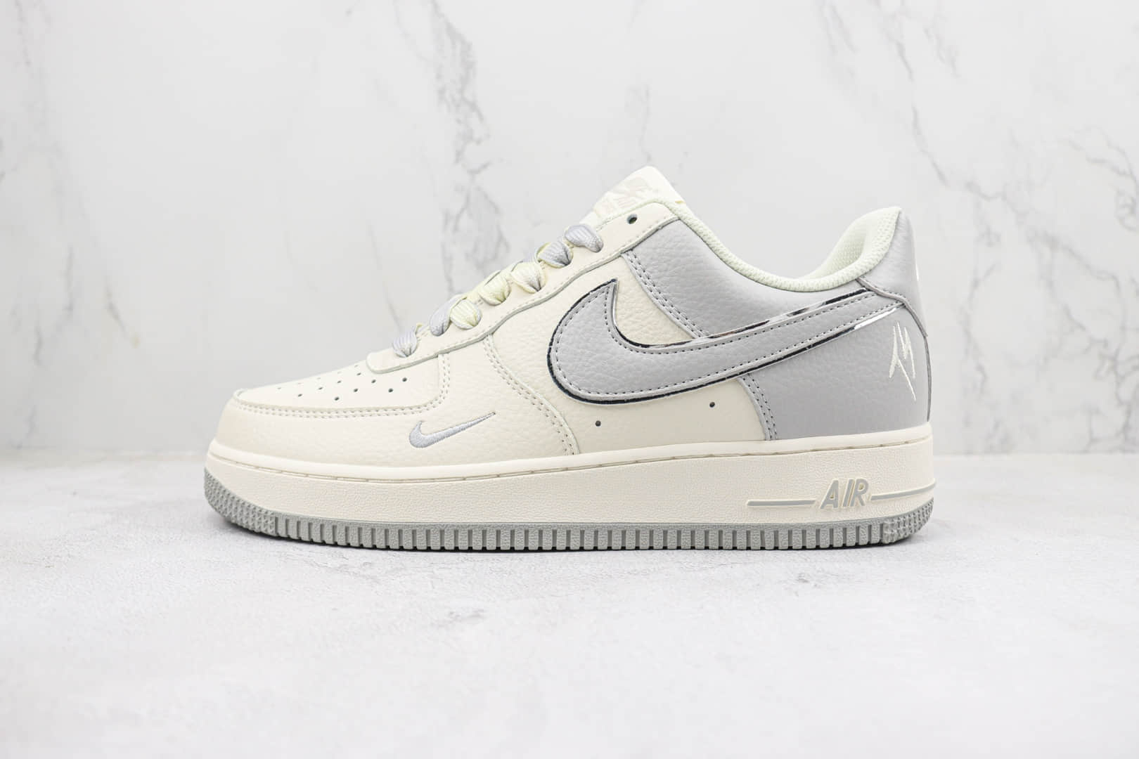 耐克Nike Air Force 1 '07 Low纯原版本低帮空军一号白灰色板鞋 莆田复刻耐克 货号：IO5636-888