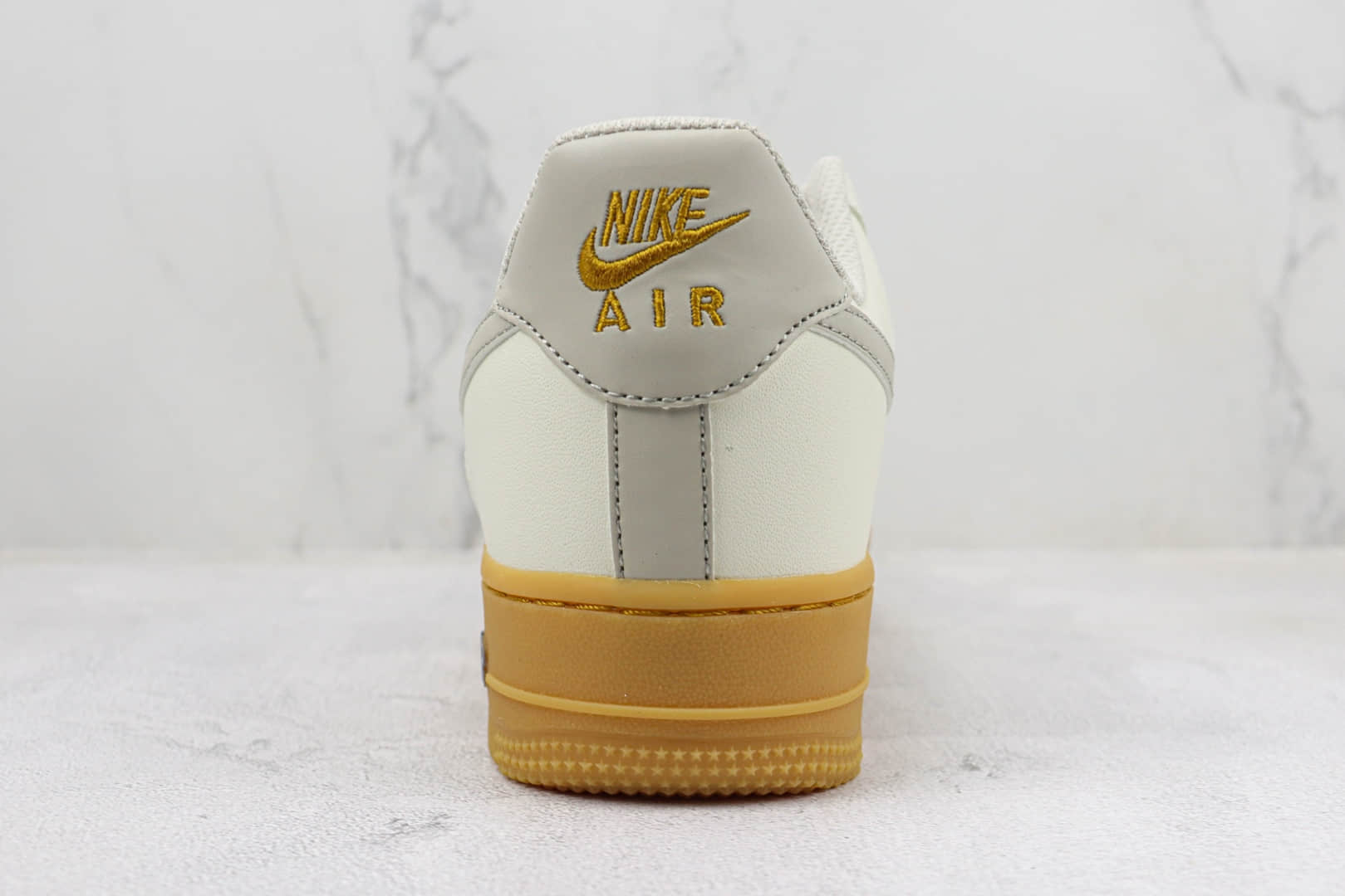 耐克Nike Air Force 1'07 Low纯原版本低帮空军一号米灰生胶板鞋 莆田耐克工厂 货号：XC2351-066