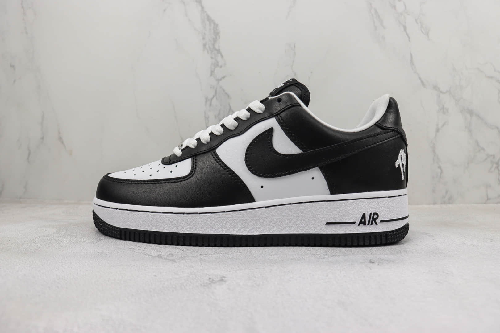 耐克Terror Squad x Nike Air Force 1'07 Low纯原版本低帮空军一号TS联名款黑白板鞋 莆田天花板AF1系列 货号：DR9868-102