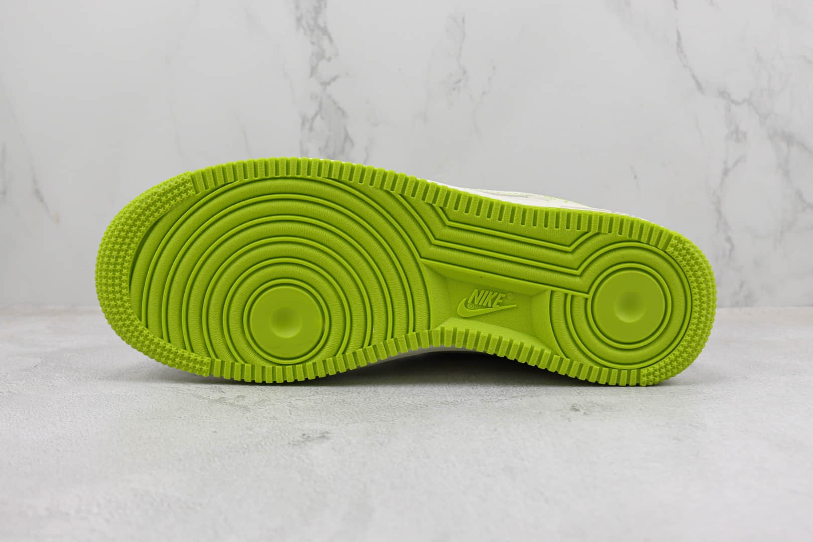 耐克Nike Air Force 1'07 Low纯原版本空军一号白绿字母印花满天星板鞋 莆田天花板AF1系列 货号:LJ2322-568