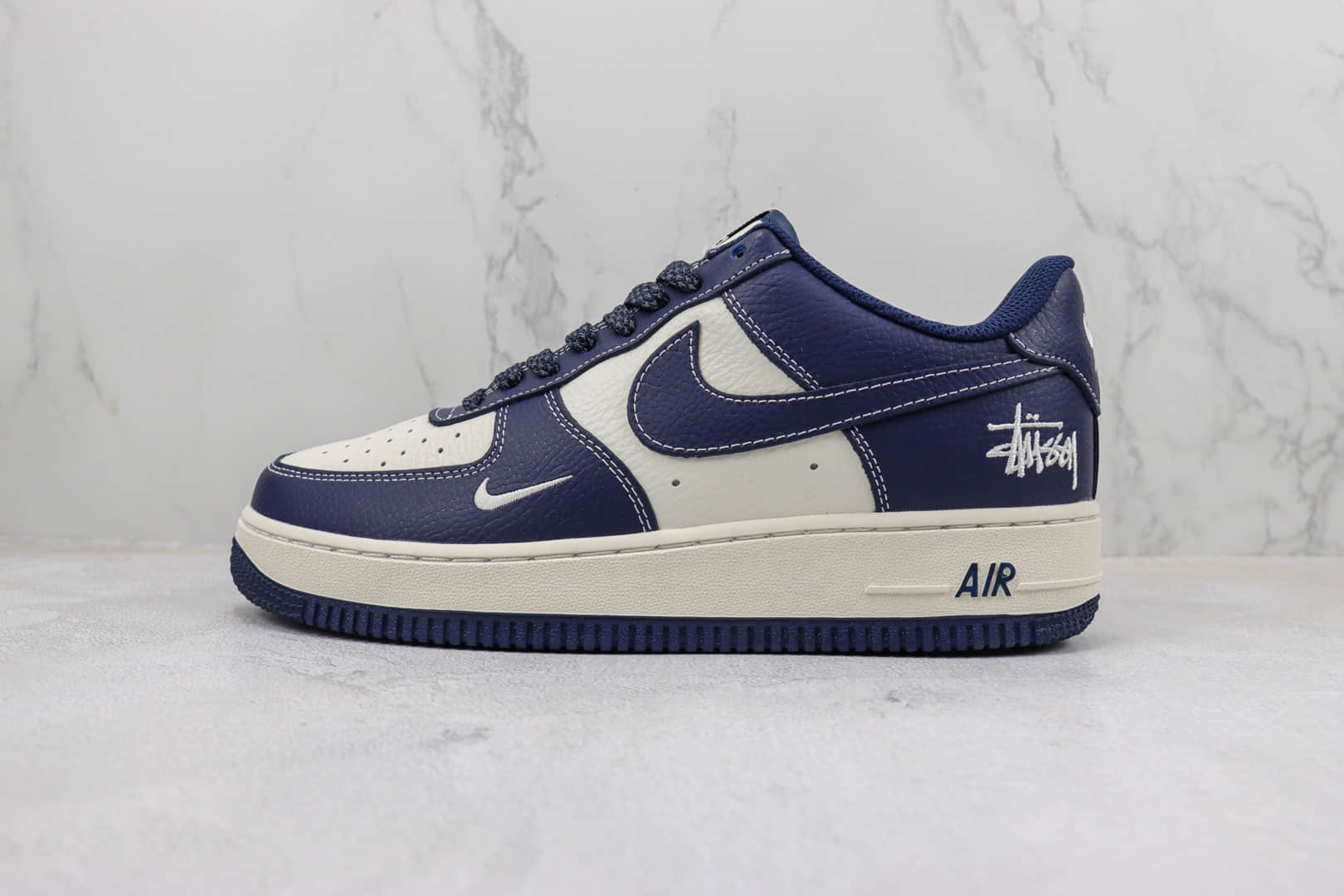 耐克Nike Air Force 1 '07 Low纯原版本斯图西联名空军一号海军蓝板鞋 莆田天花板AF1系列 货号：AE1686-102
