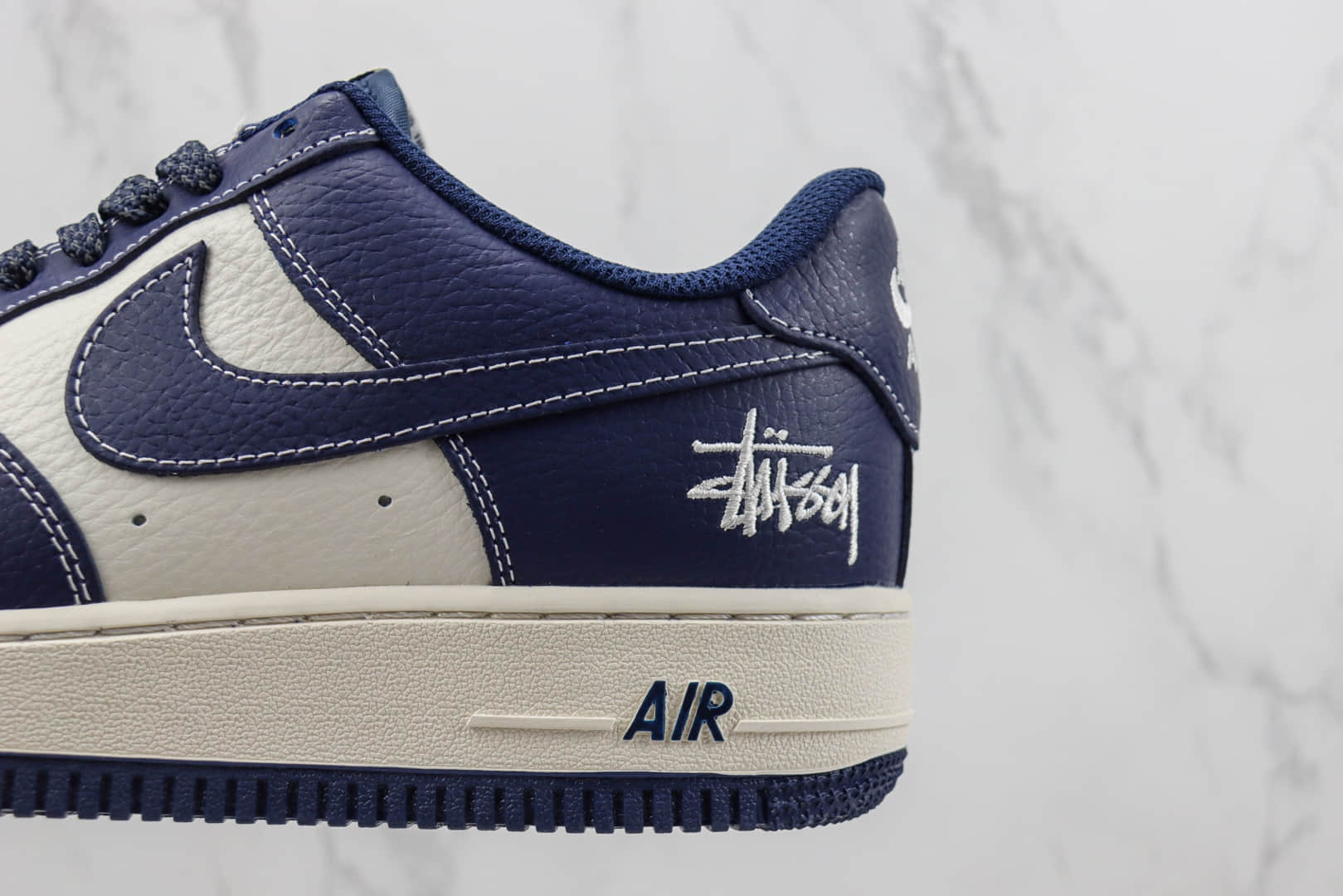 耐克Nike Air Force 1 '07 Low纯原版本斯图西联名空军一号海军蓝板鞋 莆田天花板AF1系列 货号：AE1686-102