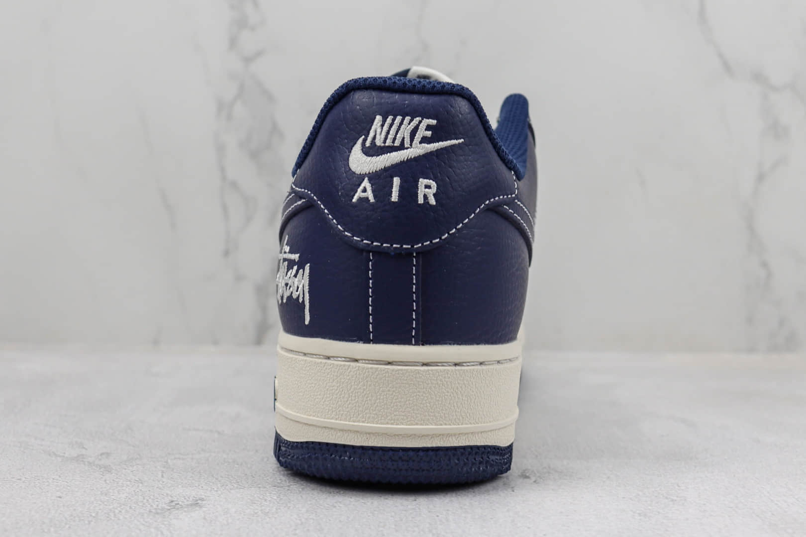 耐克Nike Air Force 1 '07 Low纯原版本斯图西联名空军一号海军蓝板鞋 莆田天花板AF1系列 货号：AE1686-102