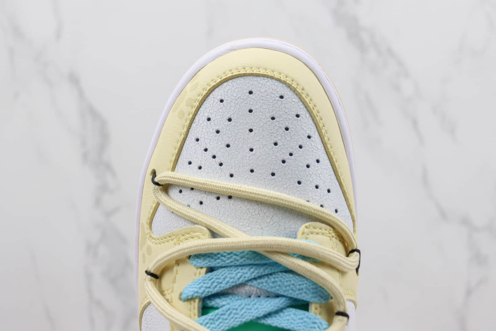 耐克Nike SB Dunk Low纯原版本低帮SB Dunk爆裂白黄小熊绑带板鞋 莆田天花板Dunk系列 货号：DX3633-100