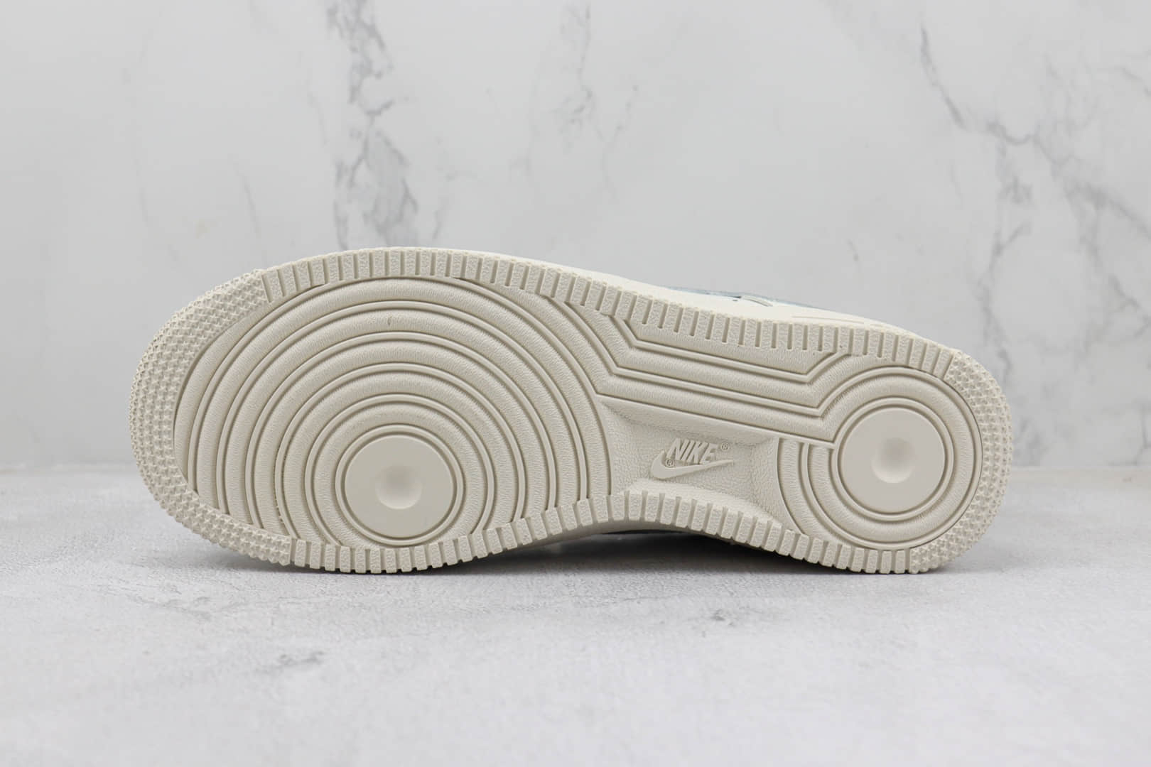 耐克Nike Air Force 1 Low纯原版本低帮空军一号白紫色板鞋 莆田天花板AF1系列 货号：DV7470-100