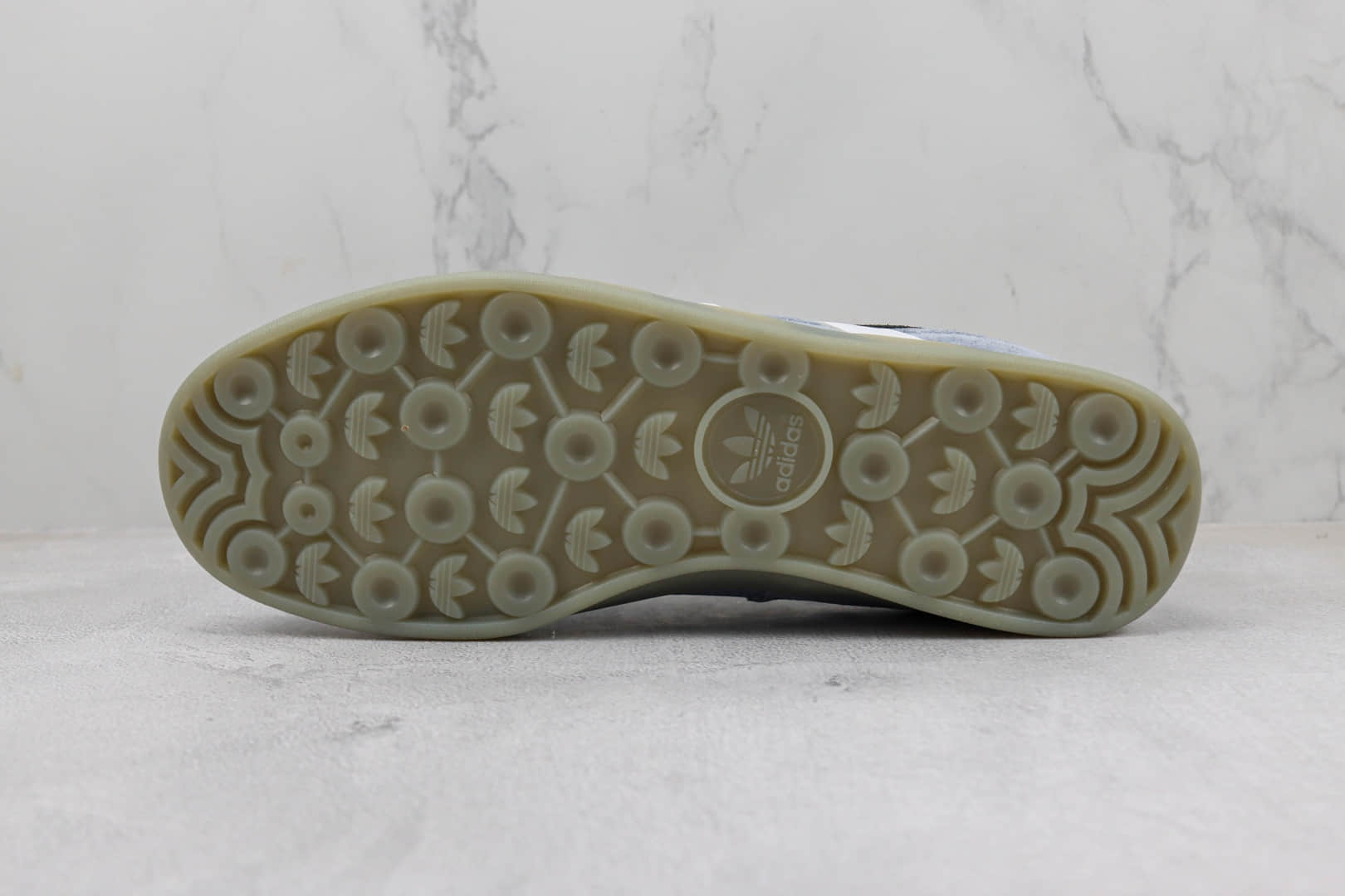 阿迪达斯adidas originals Aloha Super纯原版本三叶草灰黑色板鞋 莆田阿迪达斯货源 货号:FY0447