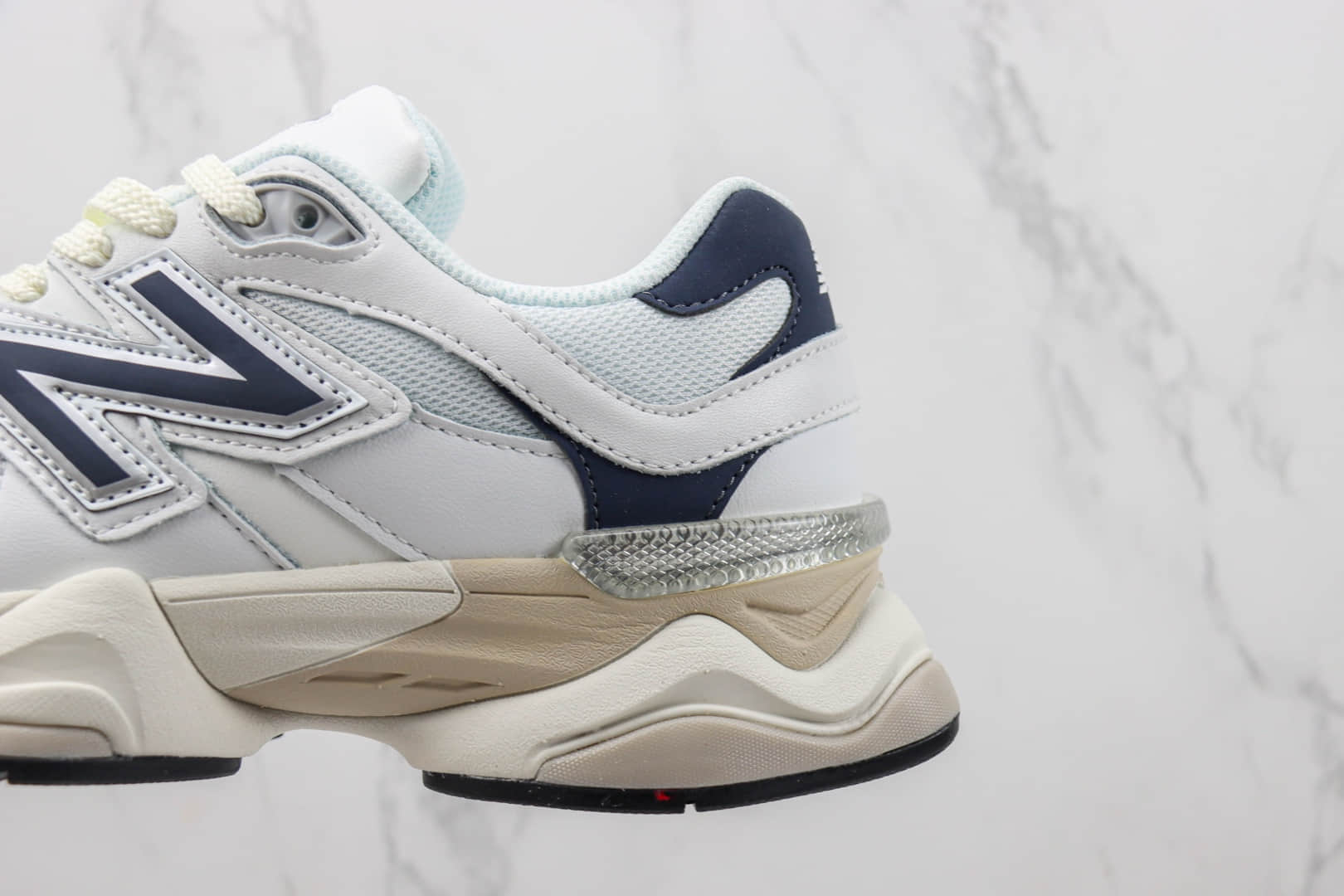 新百伦New Balance 9060纯原版本NB9060白蓝色复古慢跑鞋 莆田复刻新百伦 货号：U9060VNB