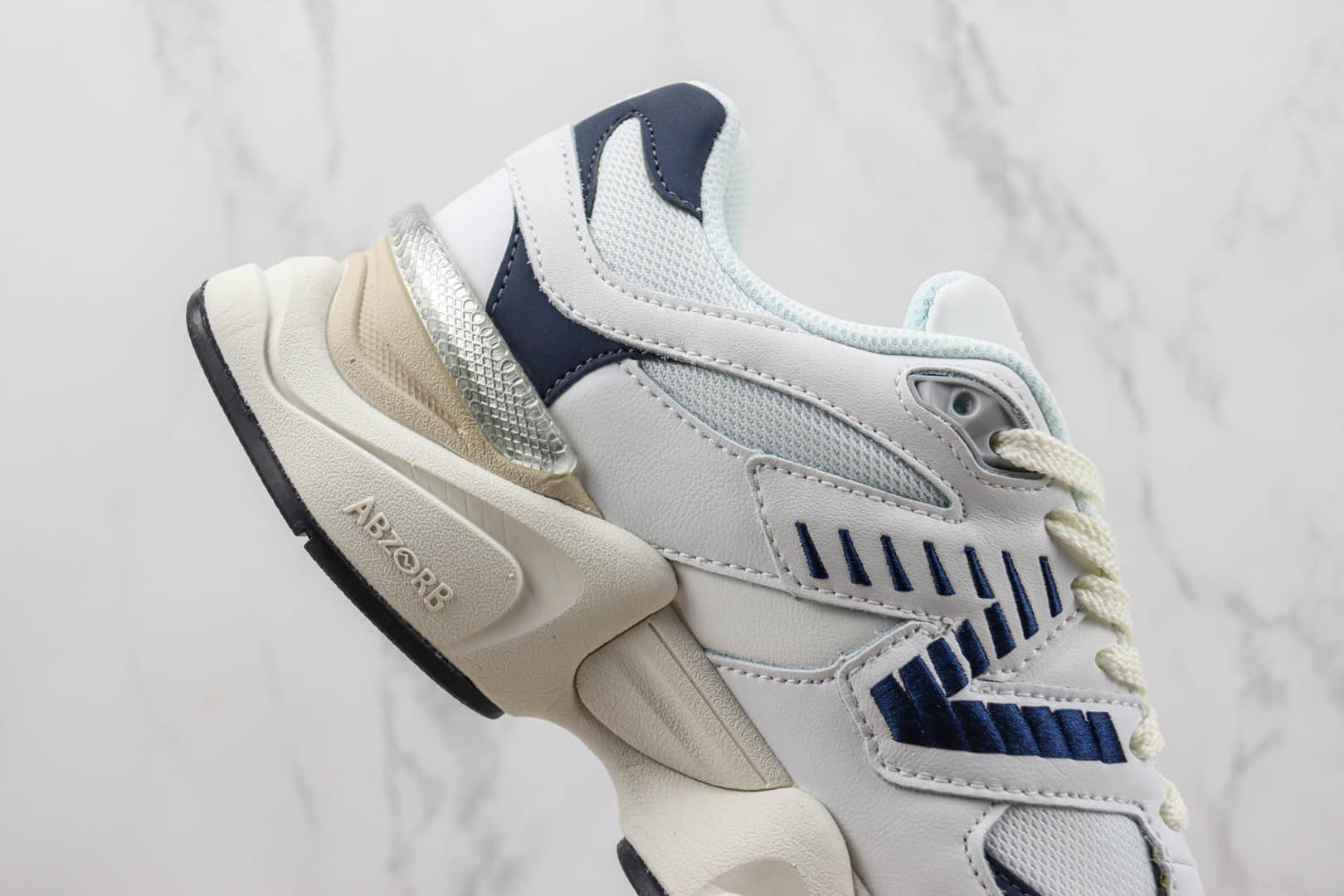 新百伦New Balance 9060纯原版本NB9060白蓝色复古慢跑鞋 莆田复刻新百伦 货号：U9060VNB