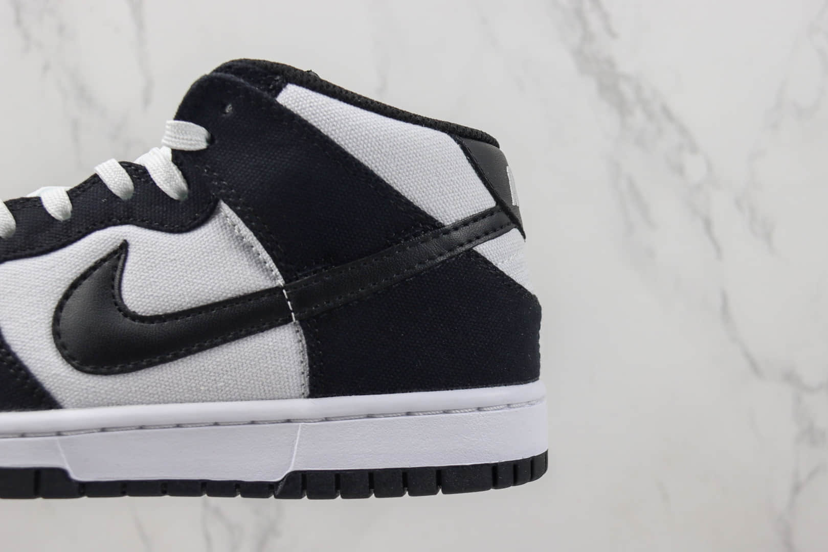 耐克Nike SB Dunk High纯原版本高帮SB Dunk黑白熊猫帆布板鞋 莆田天花板Dunk系列 货号：DV0830-102