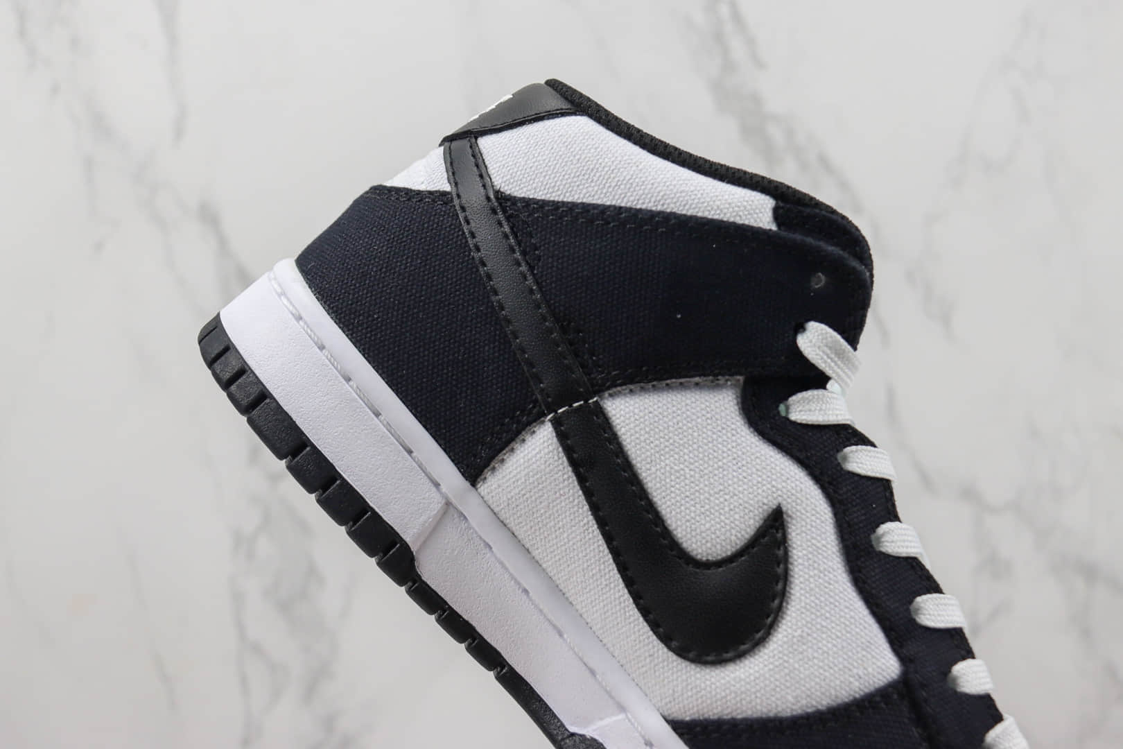 耐克Nike SB Dunk High纯原版本高帮SB Dunk黑白熊猫帆布板鞋 莆田天花板Dunk系列 货号：DV0830-102