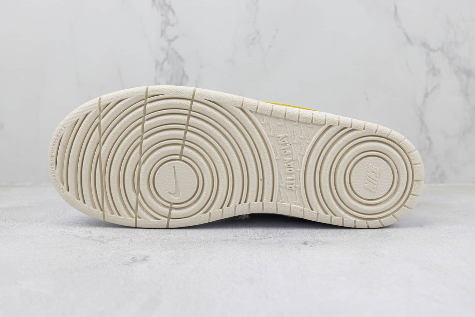 耐克Nike Court Borough Low 2纯原版本白色黄蓝渐变勾板鞋 莆田复刻耐克 货号：FJ7692-191