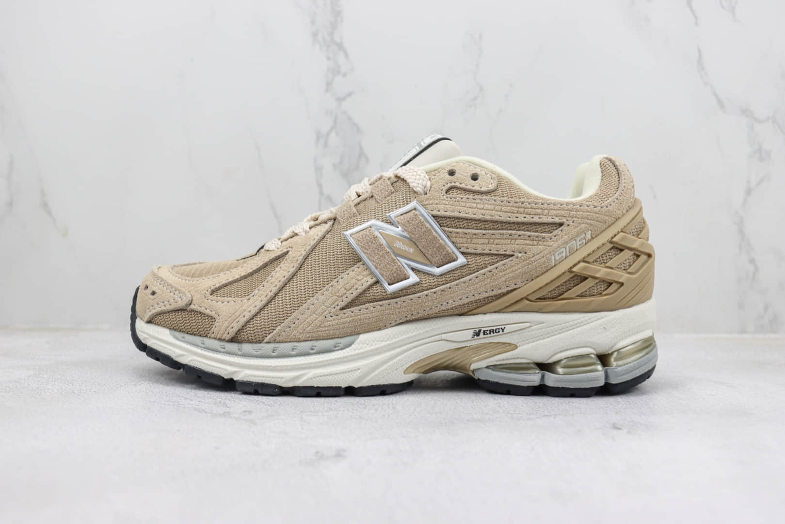 新百伦New Balance 1906R纯原版本NB1906R卡其色复古跑鞋 莆田新百伦货源 货号：M1906RW