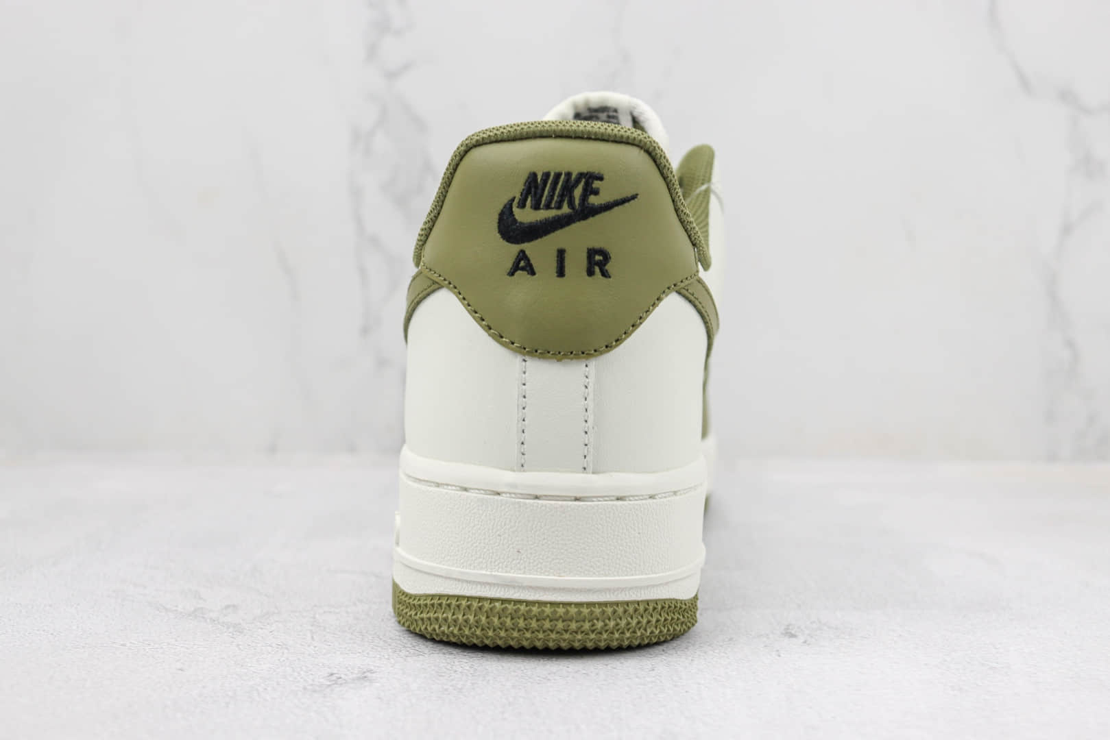 耐克Nike Air Force 1 '07 Low纯原版本空军一号低帮AF1米白橄榄绿板鞋 莆田耐克货源 货号:DD7798-176