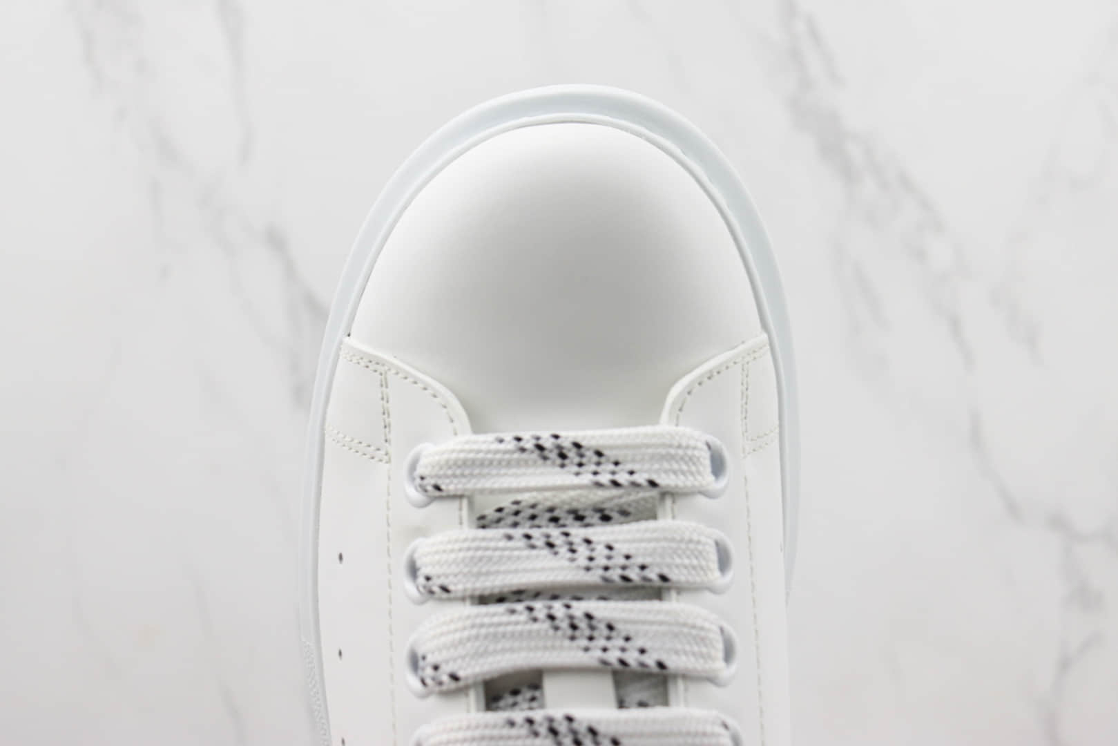 亚历山大Alexander McQueen纯原版本麦昆白色丝绒黑尾增高板鞋 莆田复刻鞋货源