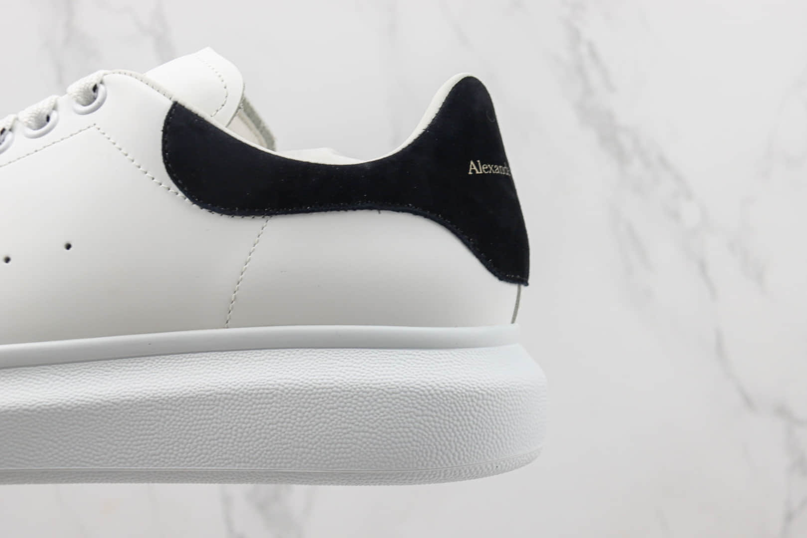 亚历山大Alexander McQueen纯原版本麦昆白色丝绒黑尾增高板鞋 莆田复刻鞋货源