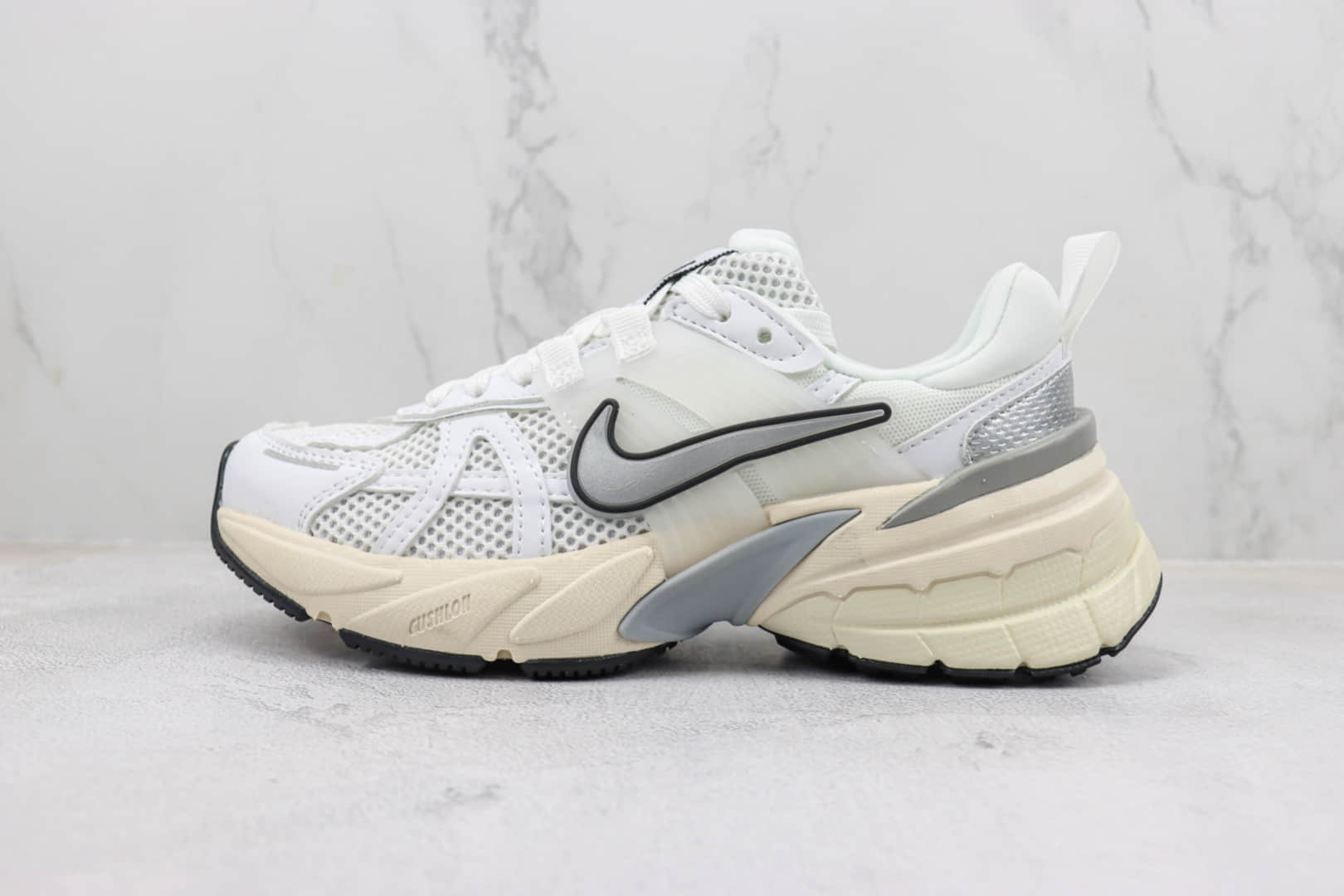 耐克Nike V2K Run Runtekk纯原版本V2K白色复古老爹鞋 莆田耐克工厂 货号：FD0736-107