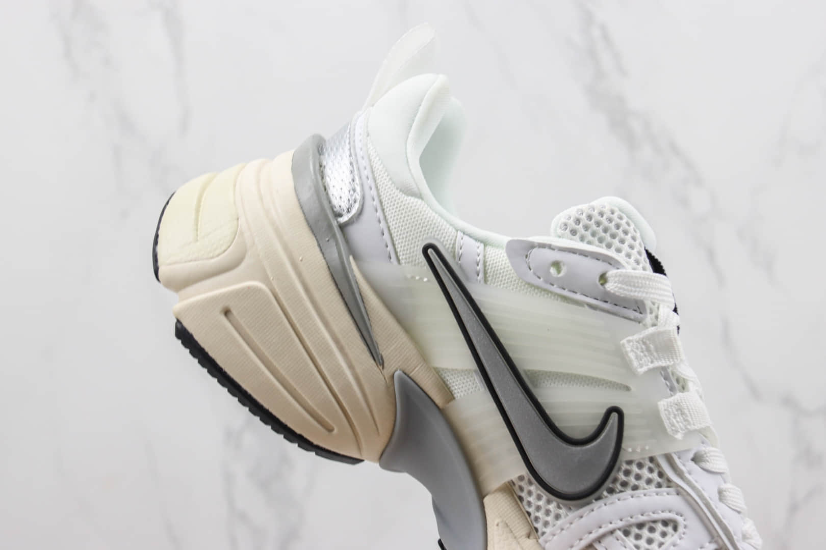 耐克Nike V2K Run Runtekk纯原版本V2K白色复古老爹鞋 莆田耐克工厂 货号：FD0736-107