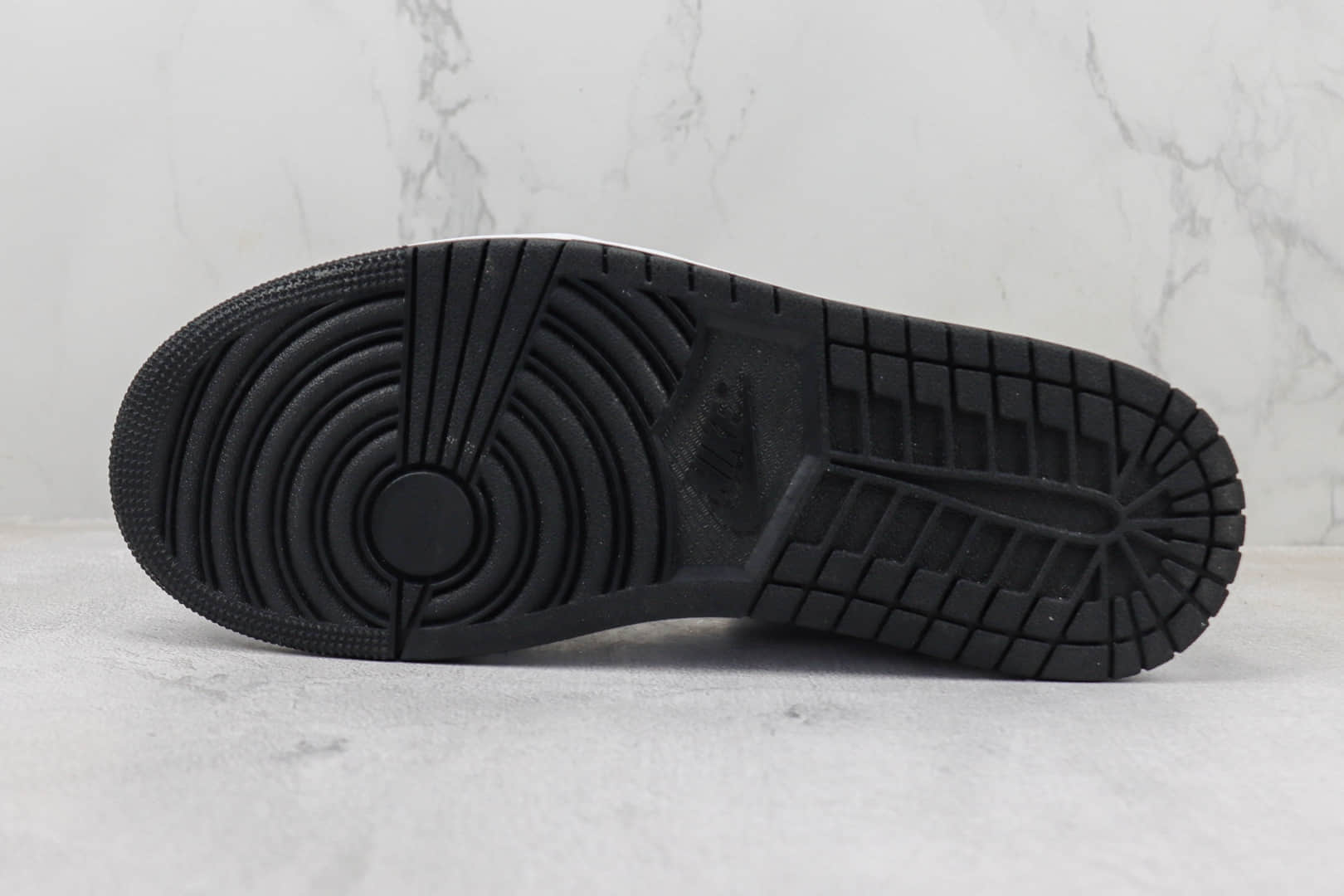 乔丹Air Jordan 1 Mid “Panda”纯原版本中帮AJ1黑白熊猫篮球鞋 莆田AJ货源 货号：DV0991-101