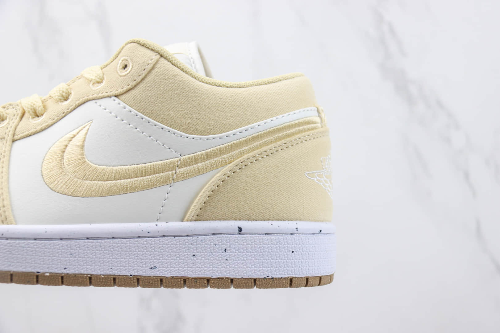 乔丹Air Jordan 1 Low纯原版本低帮AJ1米黄帆布刺绣板鞋 莆田AJ货源 货号：FN3722-701