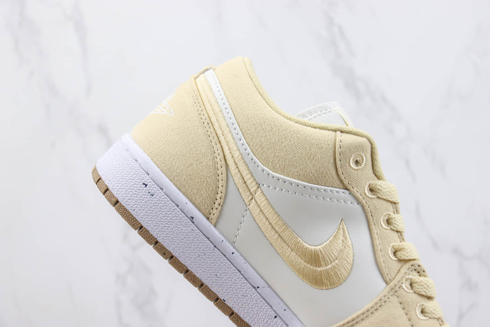 乔丹Air Jordan 1 Low纯原版本低帮AJ1米黄帆布刺绣板鞋 莆田AJ货源 货号：FN3722-701