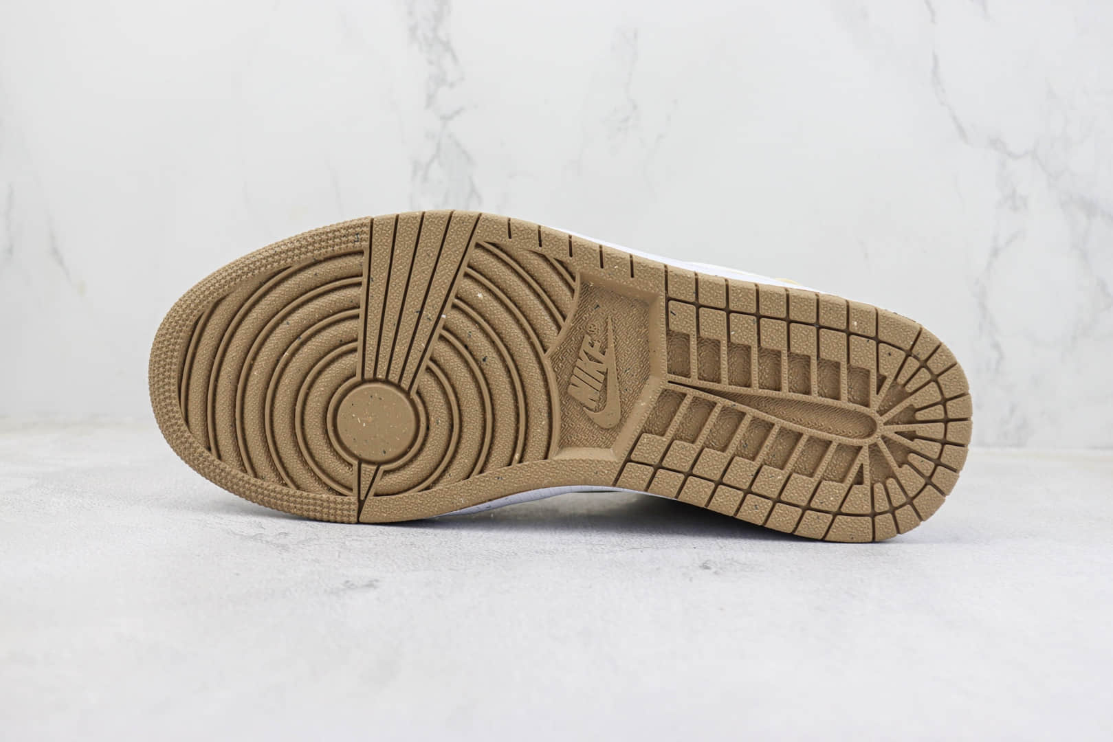 乔丹Air Jordan 1 Low纯原版本低帮AJ1米黄帆布刺绣板鞋 莆田AJ货源 货号：FN3722-701