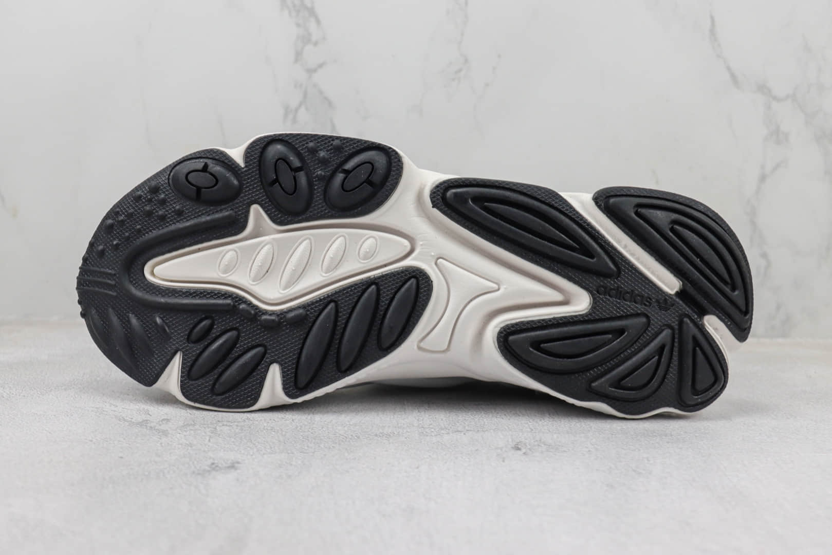 阿迪达斯adidas Originals Oztral纯原版本三叶草OZ系列灰白色老爹鞋 莆田阿迪达斯货源 货号:HQ6765