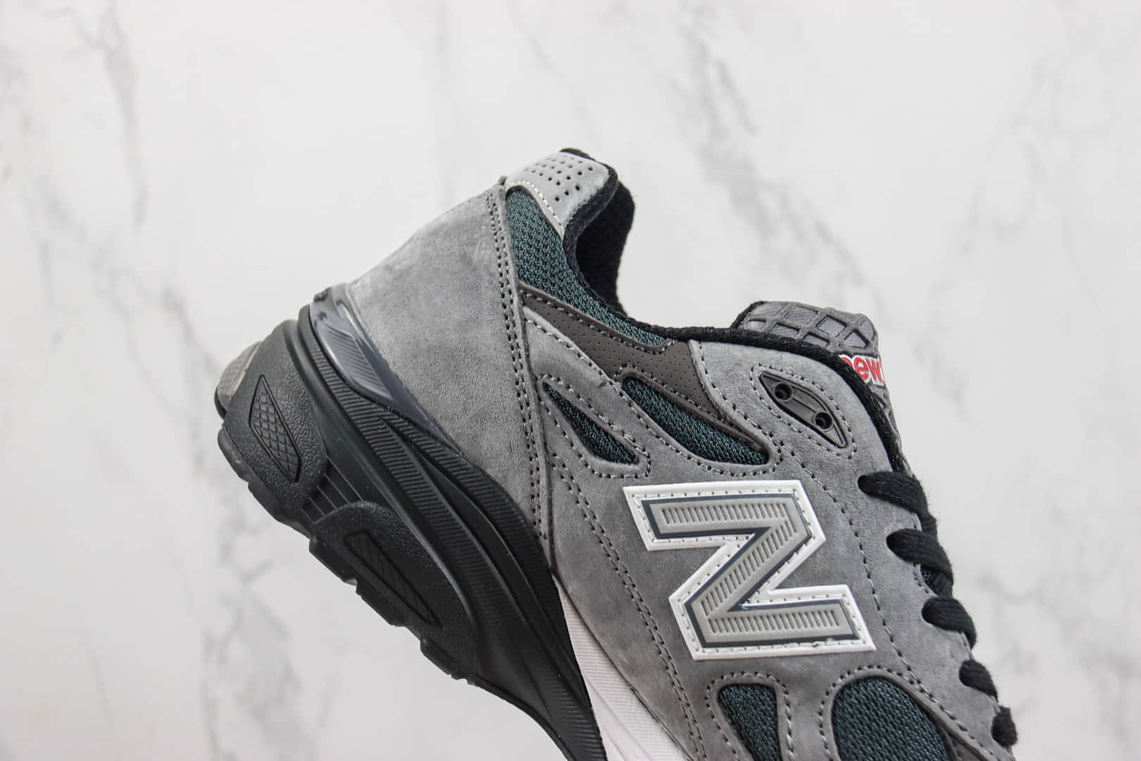 新百伦United Arrows & Sons x New Balance 990V3纯原版本UA联名NB990V3炭灰色复古跑鞋 莆田新百伦货源 货号：M990UA3