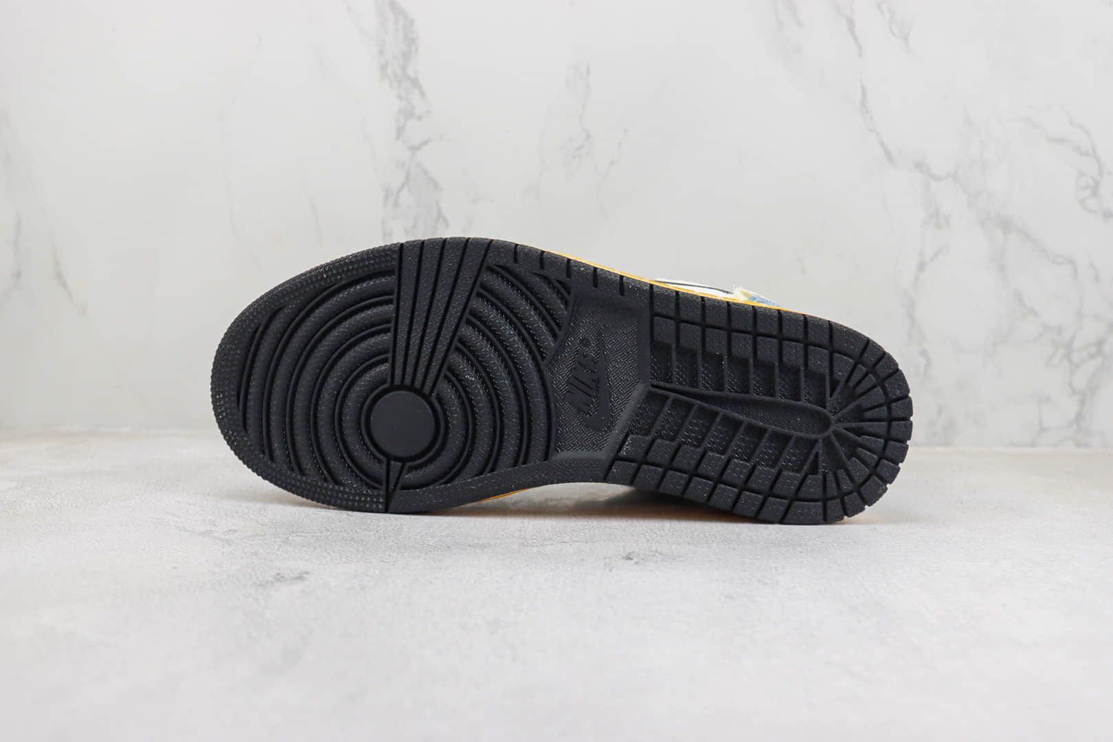 乔丹Air Jordan 1 Low纯原版本低帮AJ1丹宁牛仔刺子绣板鞋 莆田AJ货源 货号：FN7670-493