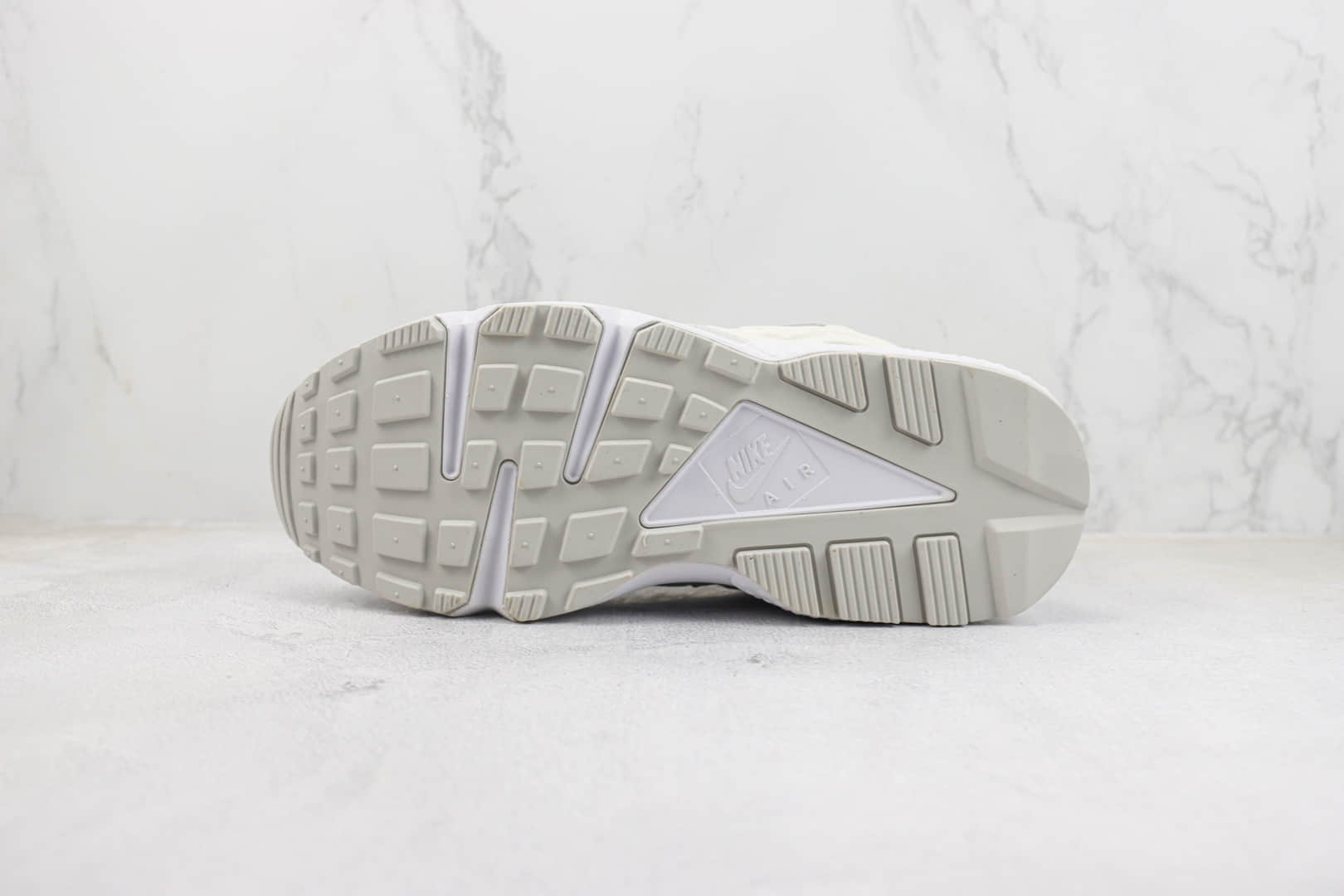 耐克Nike Air Huarache Runner纯原版本华莱士12代白灰色氯丁橡胶跑鞋 复刻鞋工厂 货号:DZ3306-100