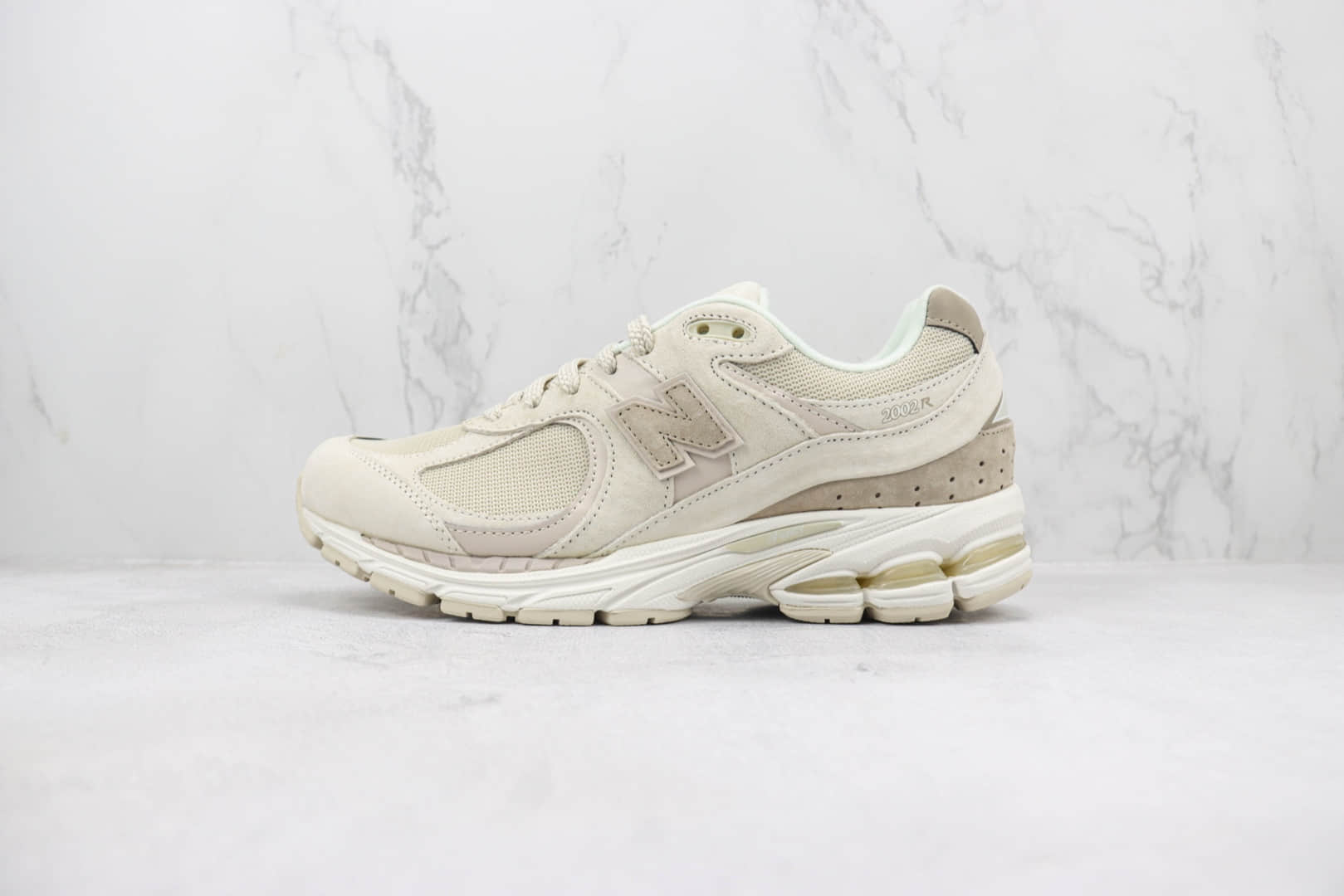 新百伦New Balance 2002R纯原版本NB2002R浅卡其色复古跑鞋 莆田新百伦货源 货号：M2002RJN