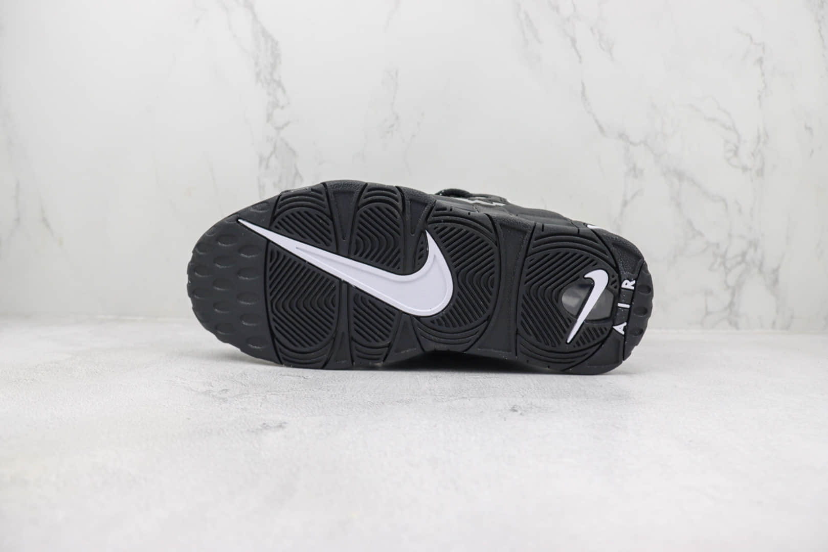 耐克AMBUSH x Nike Air More Uptempo Low纯原版本联名款皮蓬大R黑白色高街篮球鞋 莆田耐克货源 货号：FB1299-001