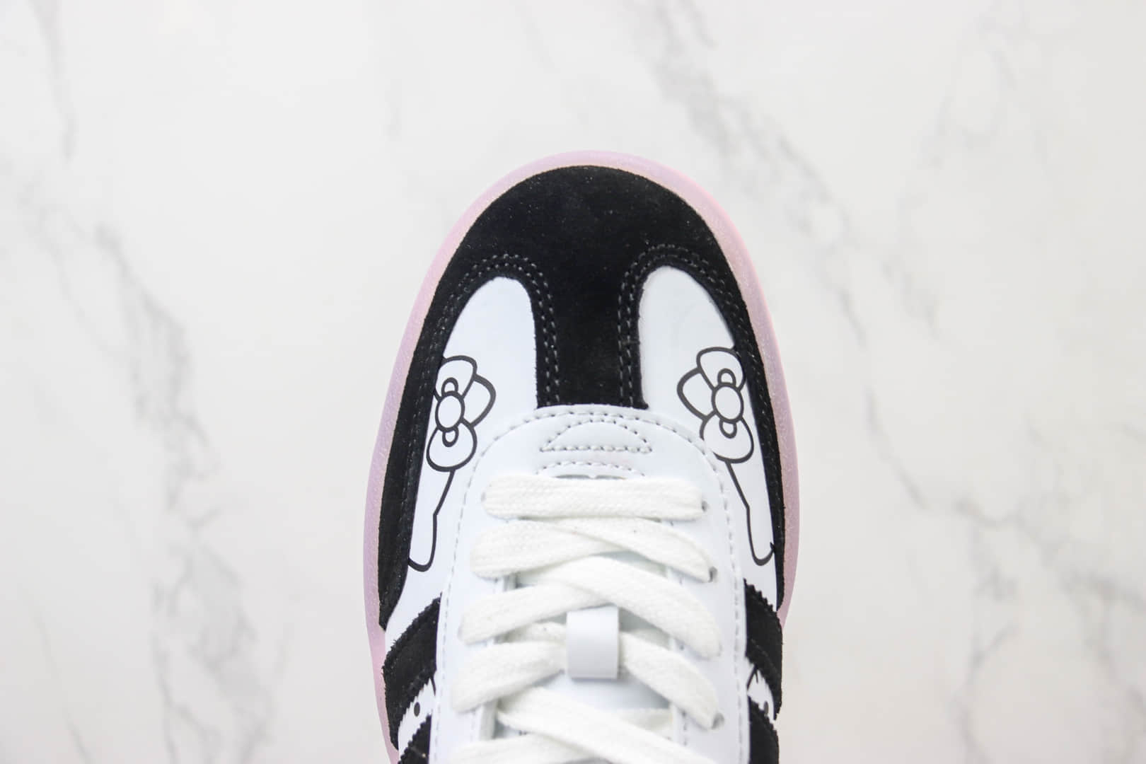 阿迪达斯KITH x Clarks x adidas Originals 8th Street Samba纯原版本凯蒂猫印花桑巴德训鞋 莆田阿迪达斯货源 货号：ID7295