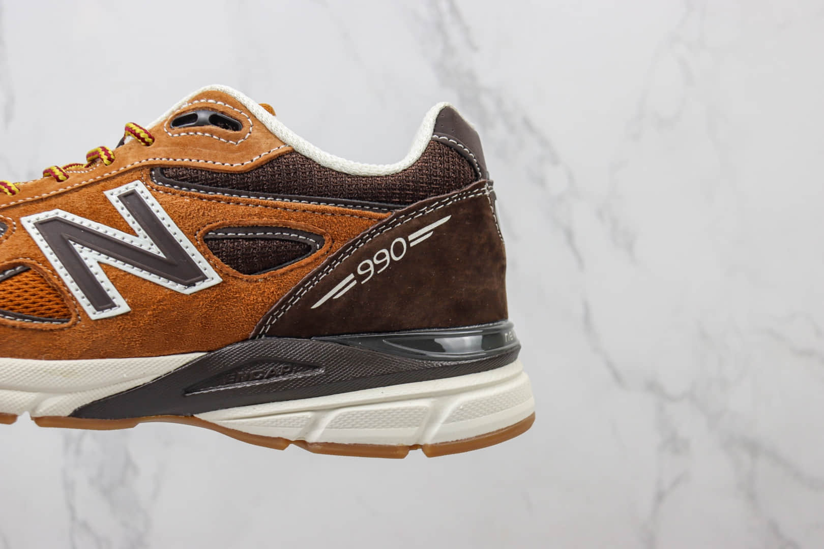 新百伦New Balance 990V4纯原版本NB990V4橘棕色复古跑鞋 莆田新百伦货源 货号：M990LL4