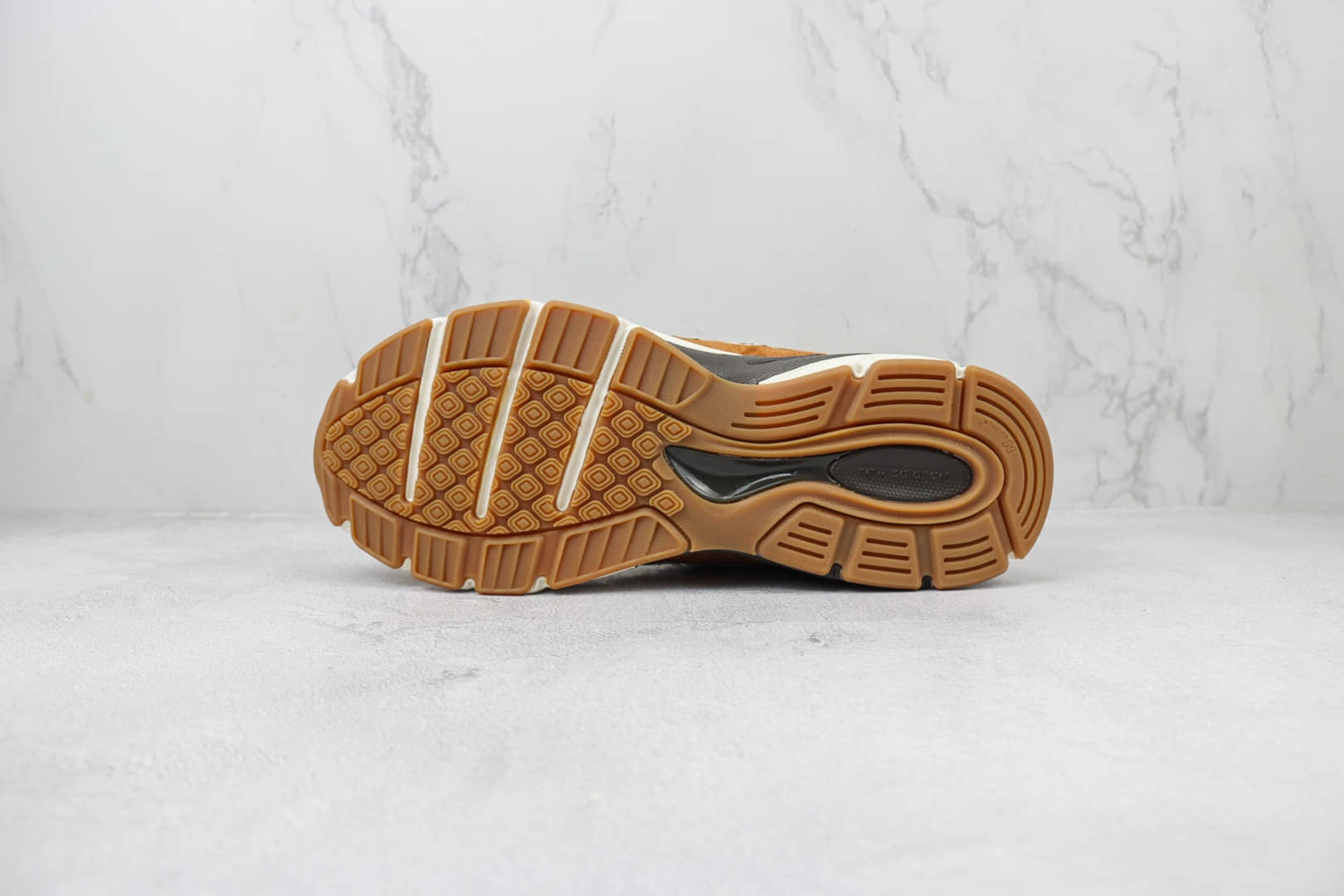 新百伦New Balance 990V4纯原版本NB990V4橘棕色复古跑鞋 莆田新百伦货源 货号：M990LL4