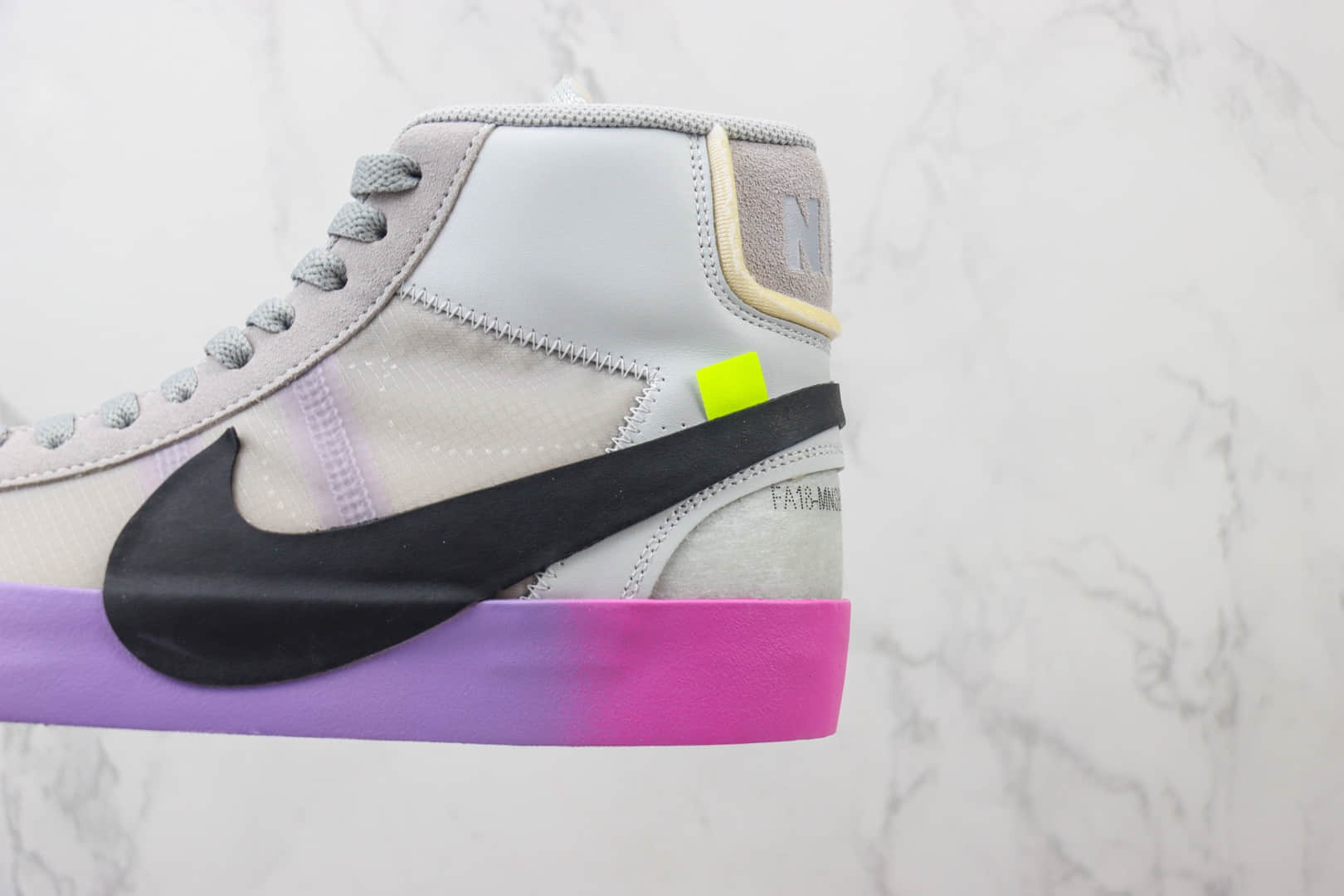 耐克Off-White X Nike Blazer Mid纯原版本中帮开拓者OW联名彩虹色板鞋 莆田耐克货源 货号：AA3832-002