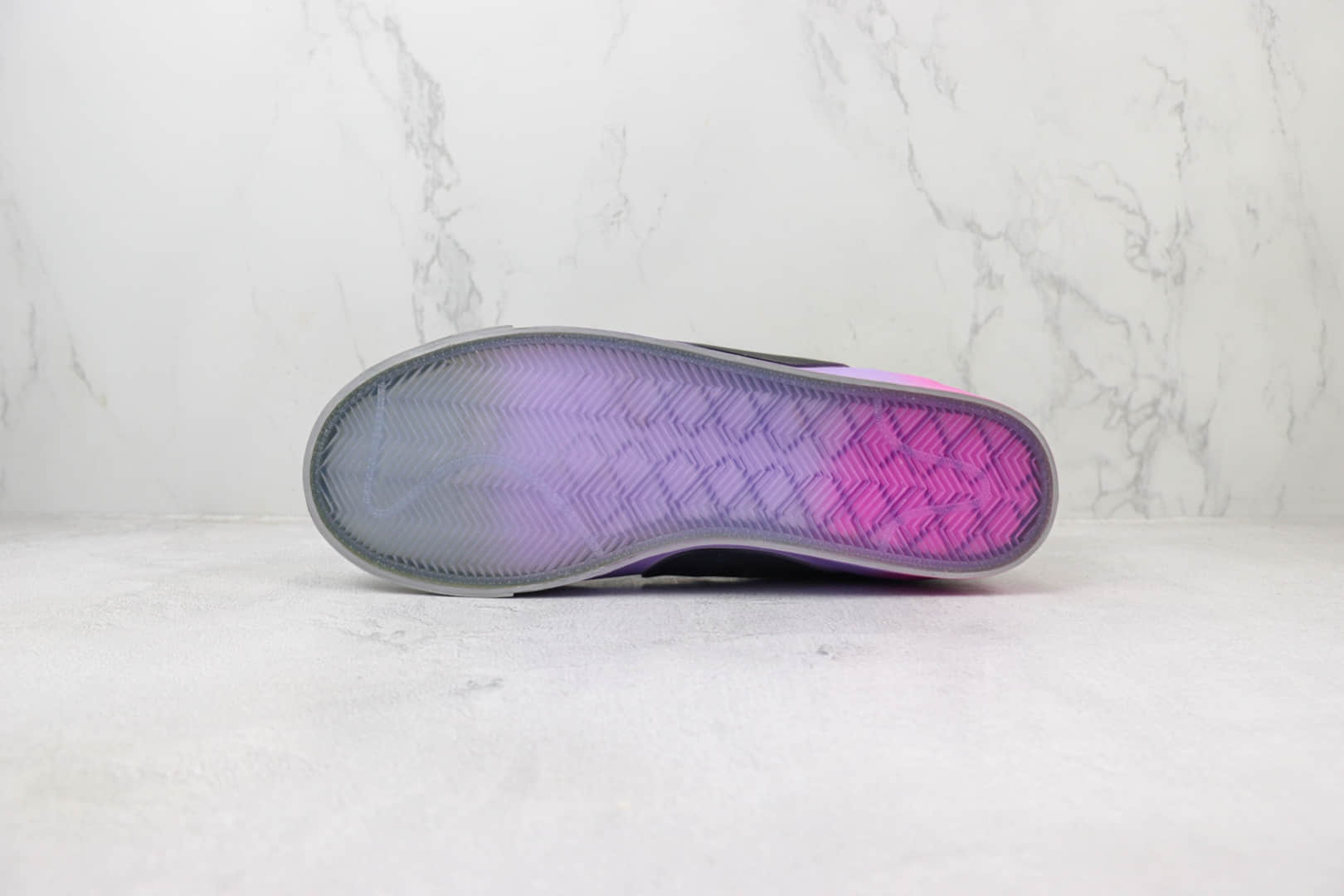 耐克Off-White X Nike Blazer Mid纯原版本中帮开拓者OW联名彩虹色板鞋 莆田耐克货源 货号：AA3832-002