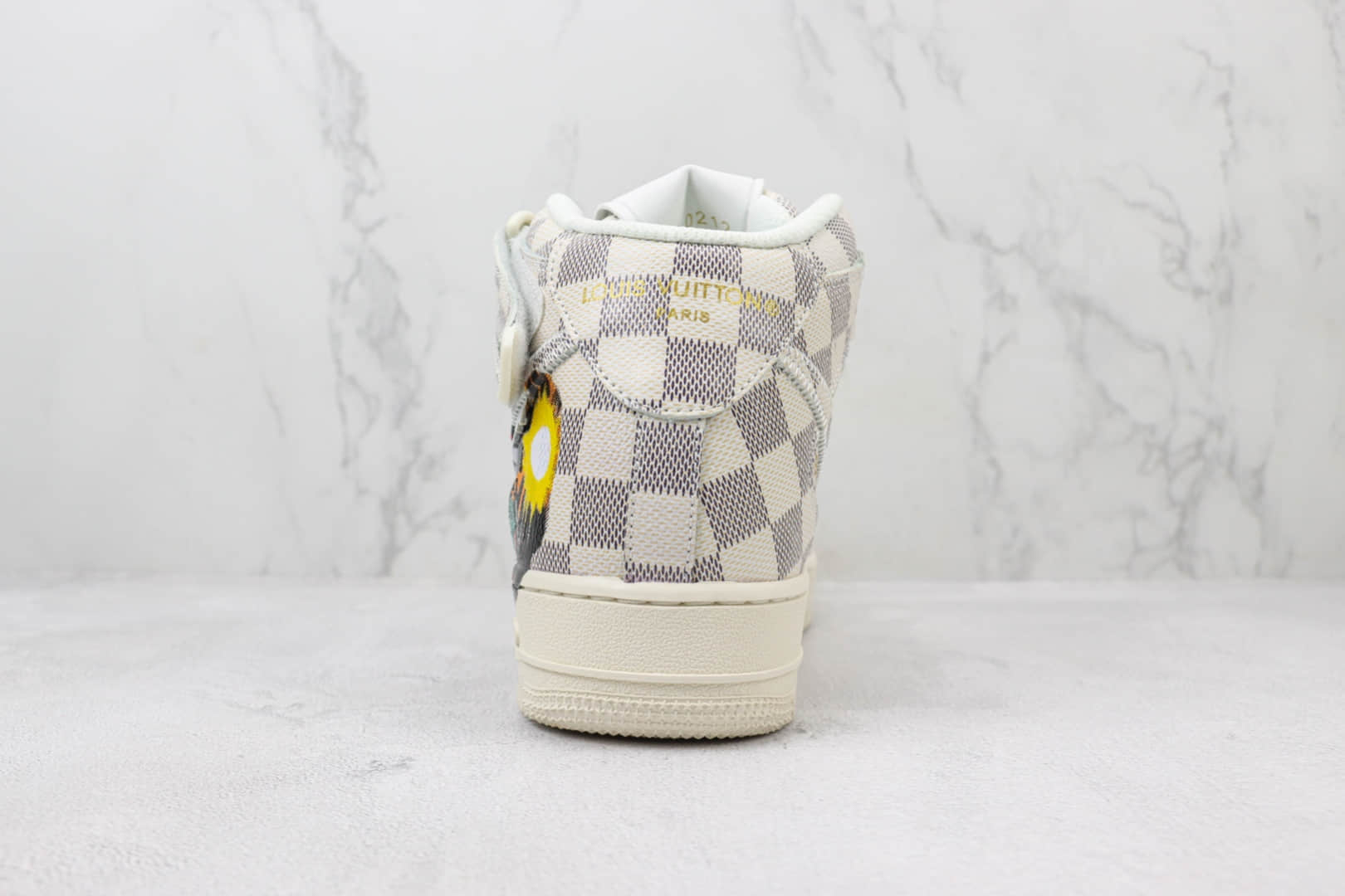耐克Louis Vuitton x Nike Air Force 1 Mid纯原版本路易威登LV联名空军一号棋盘格中帮AF1涂鸦印花板鞋 莆田天花板AF1 货号：1A9V36