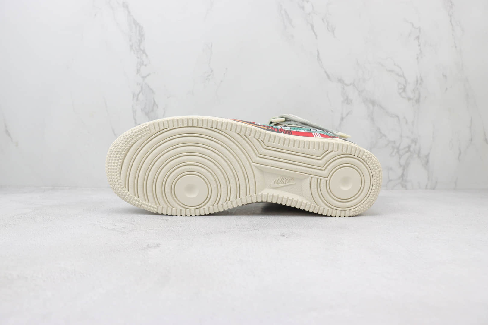 耐克Louis Vuitton x Nike Air Force 1 Mid纯原版本路易威登LV联名空军一号棋盘格中帮AF1涂鸦印花板鞋 莆田天花板AF1 货号：1A9V36