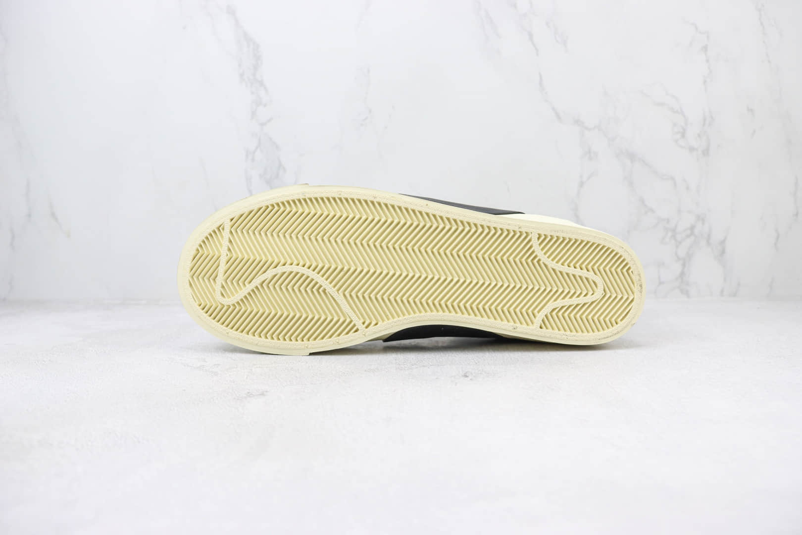 耐克Off-White X Nike Blazer Mid纯原版本中帮开拓者OW联名板鞋 莆田耐克货源 货号：AA3832-100