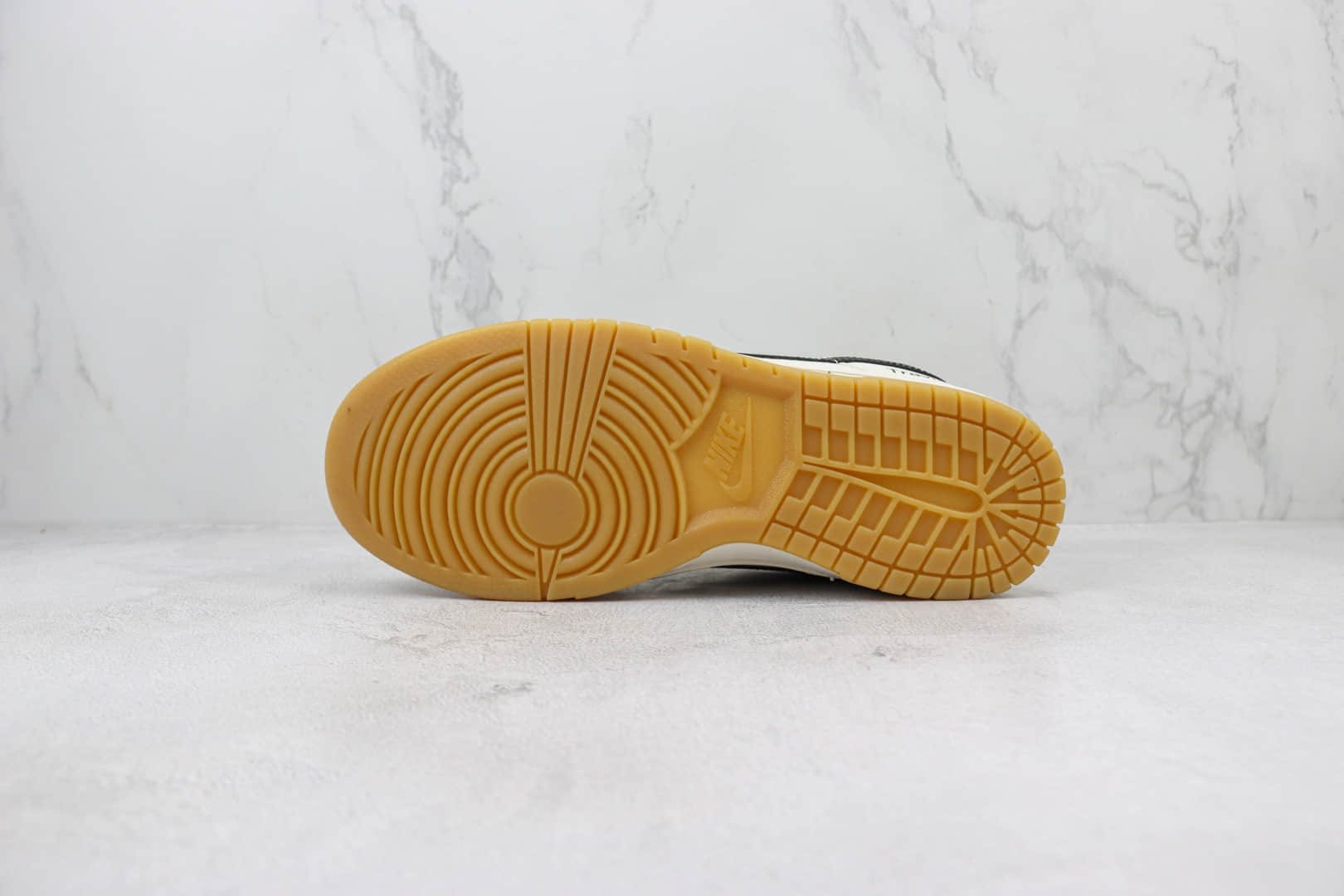 耐克Travis Scott x Nike Dunk Low纯原版本TS联名Dunk低帮白黑生胶帆布板鞋 莆田耐克货源 货号：DD1391-123