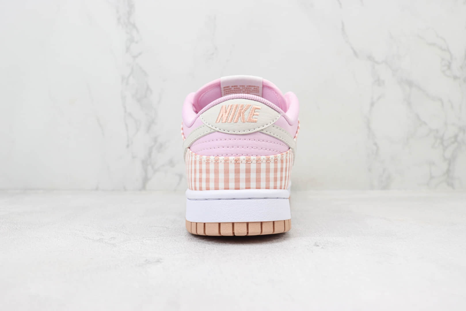 耐克Nike SB Dunk Low纯原版本低帮SB Dunk格子粉板鞋 莆田耐克工厂 货号：FB9881-600