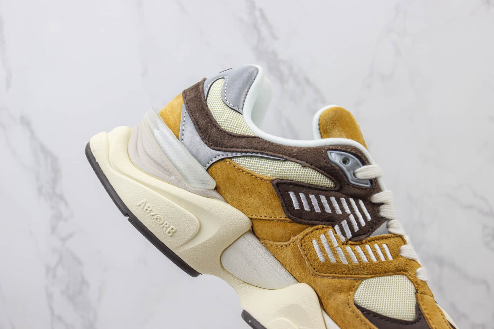 新百伦New Balance 9060纯原版本NB9060黄棕色复古跑鞋 莆田新百伦货源 货号：U9060WOR