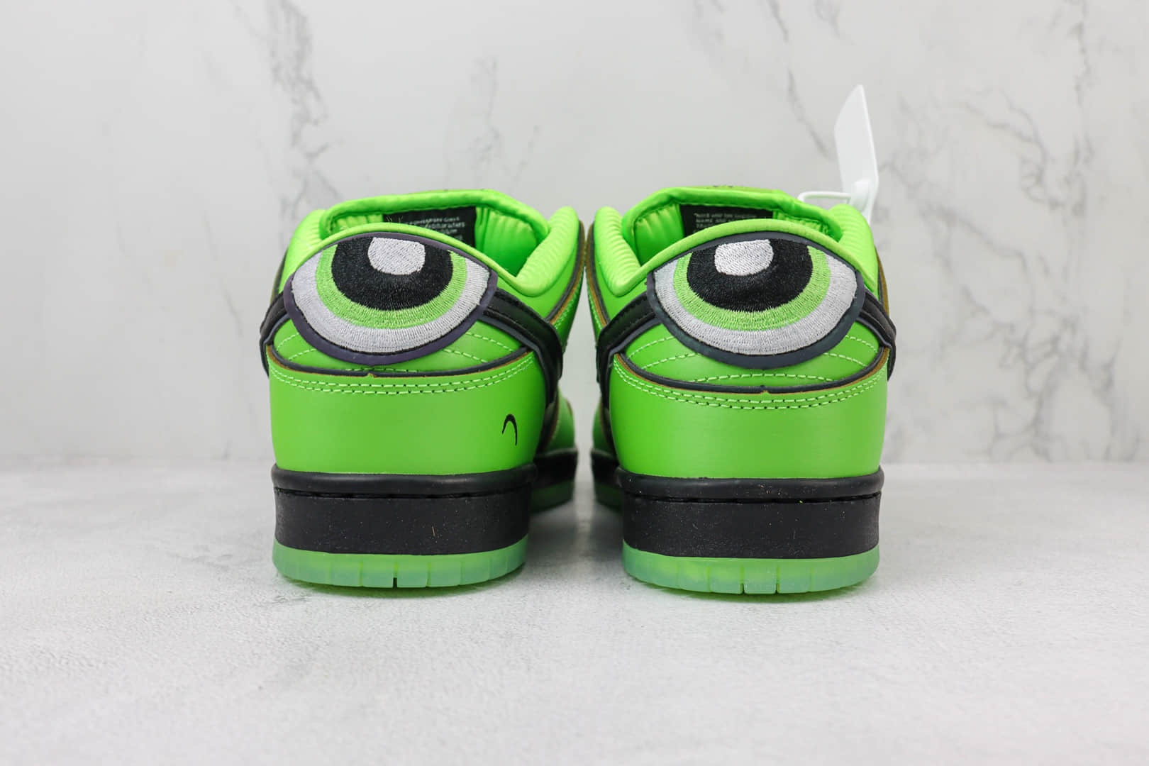 耐克The Powerpuff Girls x Nike SB Dunk Low纯原版本飞天小女警联名SB Dunk黑绿色低帮板鞋 莆田耐克货源 货号：FZ8319-300