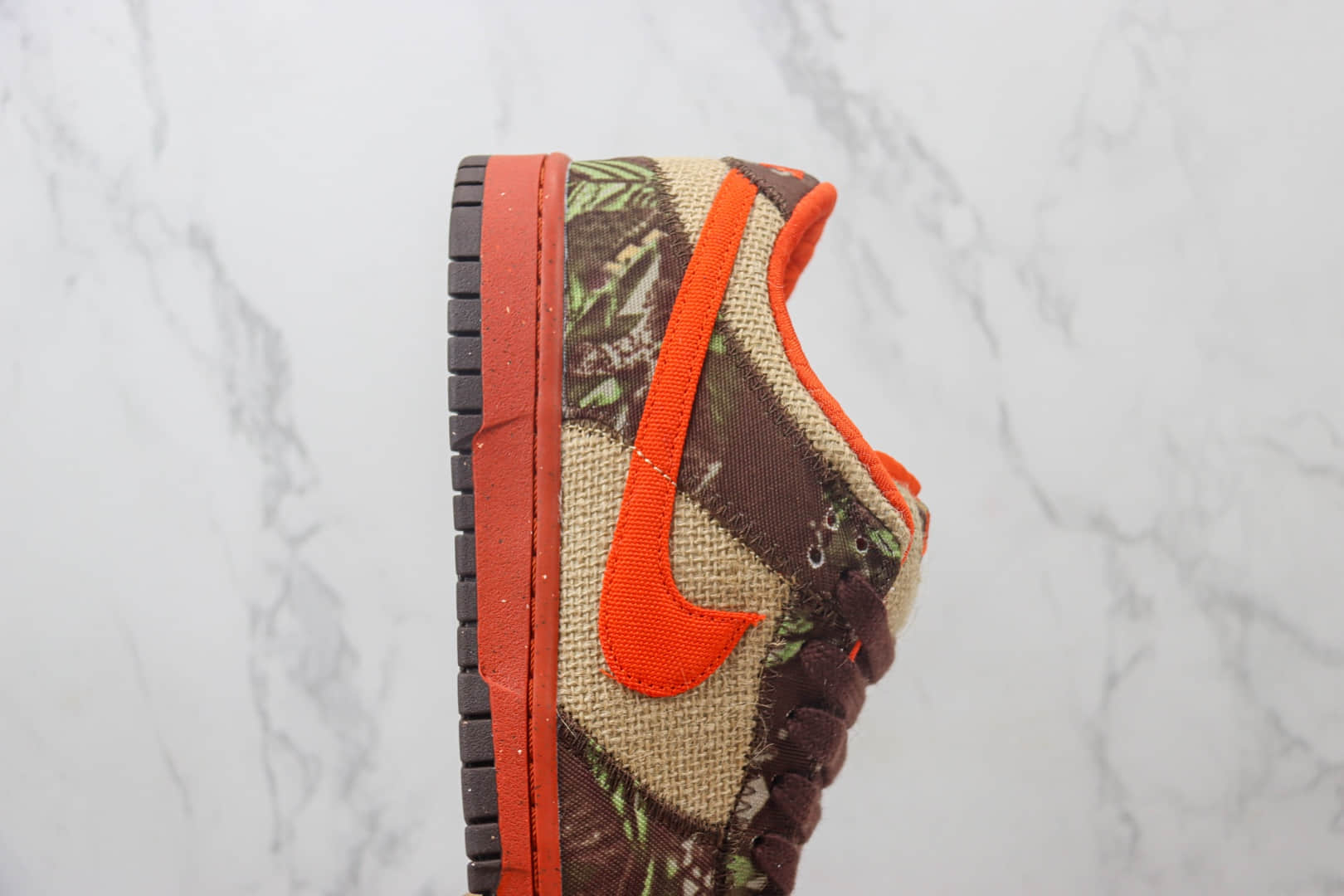 耐克Reese Forbes x Nike SB Dunk Low纯原版本低帮SB Dunk林地迷彩印花棕橙色板鞋 莆田耐克工厂 货号:304292-281