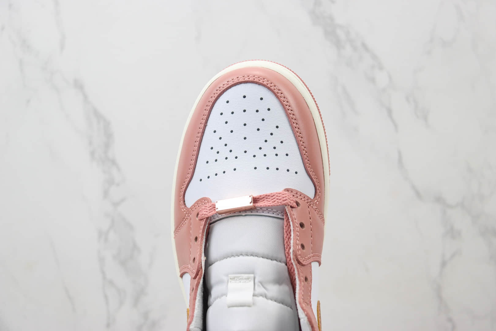  乔丹Air Jordan 1 Mid纯原版本中帮AJ1玫瑰粉篮球鞋 莆田复刻鞋货源 货号：FB9892-670 