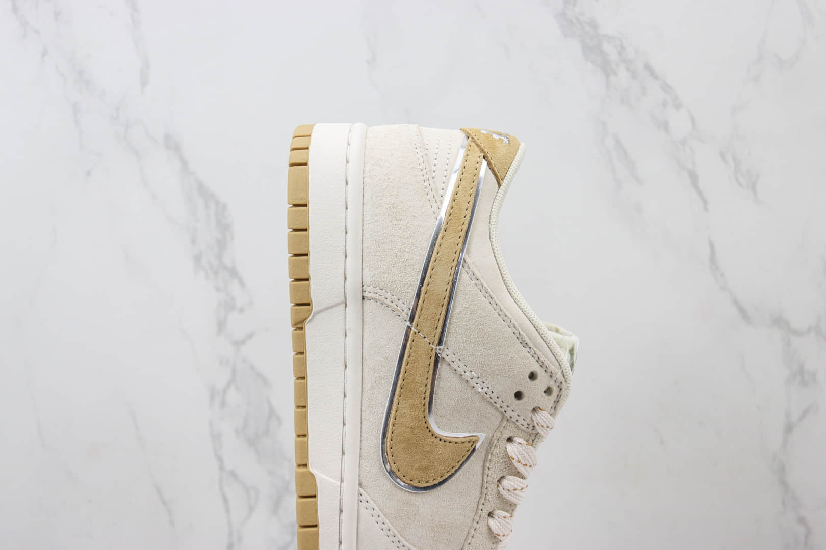 耐克Nike SB Dunk Low纯原版本低帮SB Dunk米黄色麂皮板鞋 莆田耐克货源 货号：DR2269-326