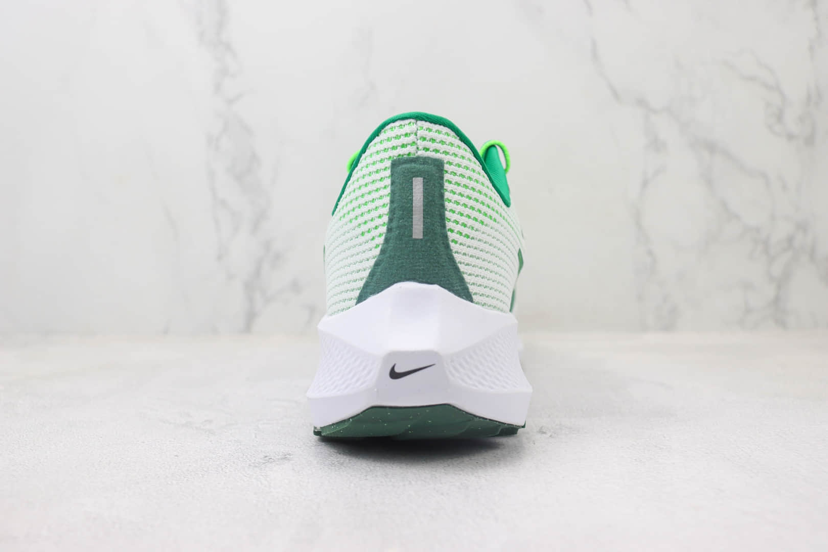耐克Nike Air Zoom Pegasus 40纯原版本飞马40代白绿色针织跑鞋 莆田耐克货源 货号：FJ0329-100