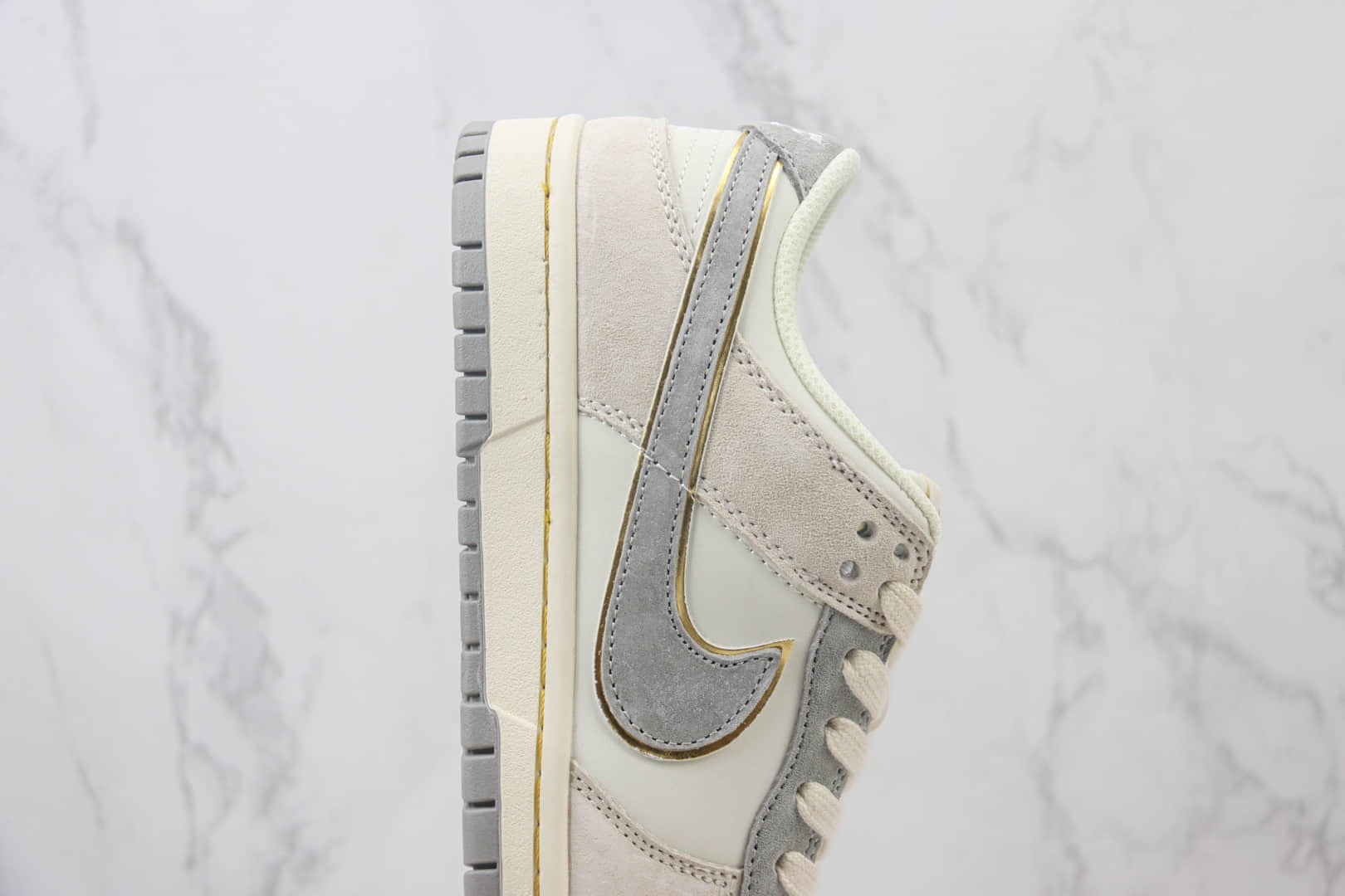 耐克Nike SB Dunk Low纯原版本低帮SB Dunk米灰色麂皮板鞋 莆田耐克工厂 货号:JH8037-924